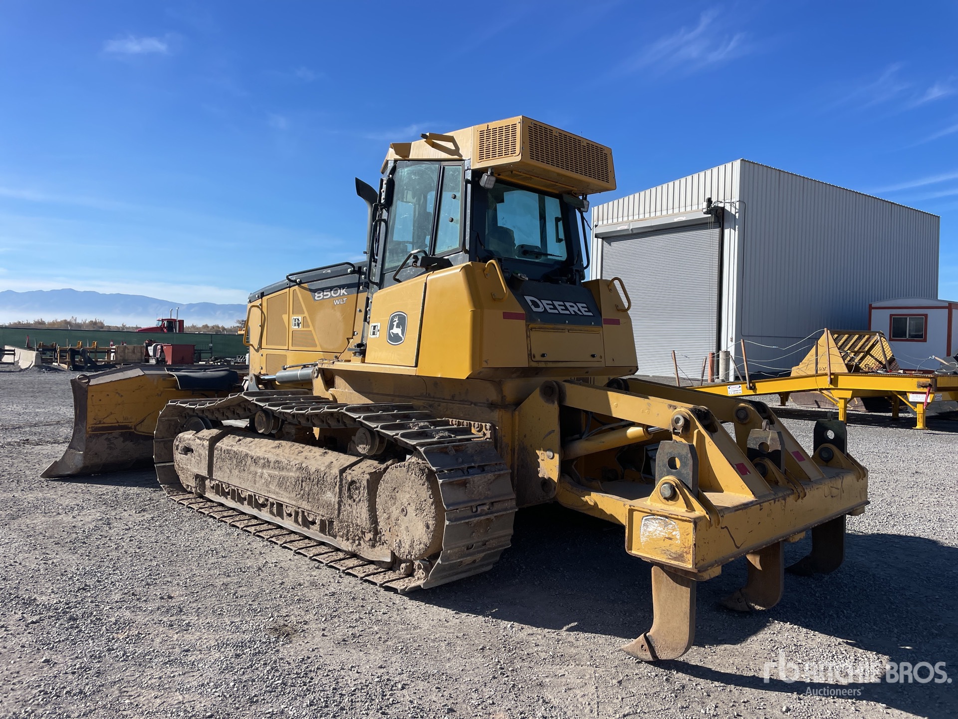 General Appearance with Foto, angolo posteriore sinistro