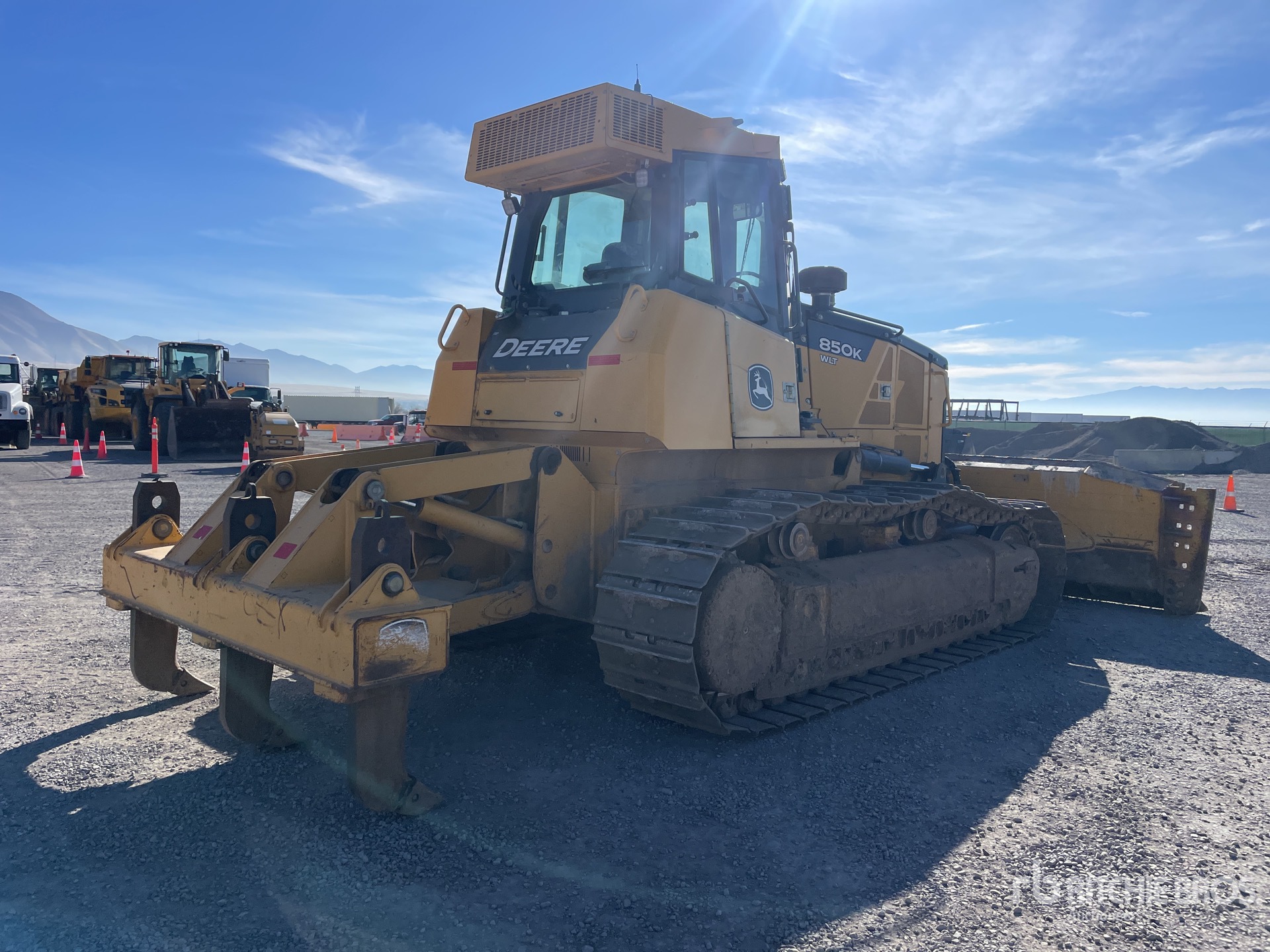 General Appearance with Foto, angolo anteriore sinistro