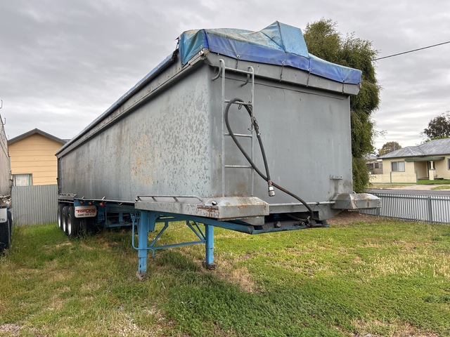 1980 Debora Downs Tri/A Tipping Trailer