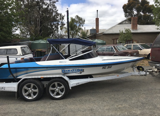 Prestige Ultima 17501 25 Ski Boat w/ Trailer