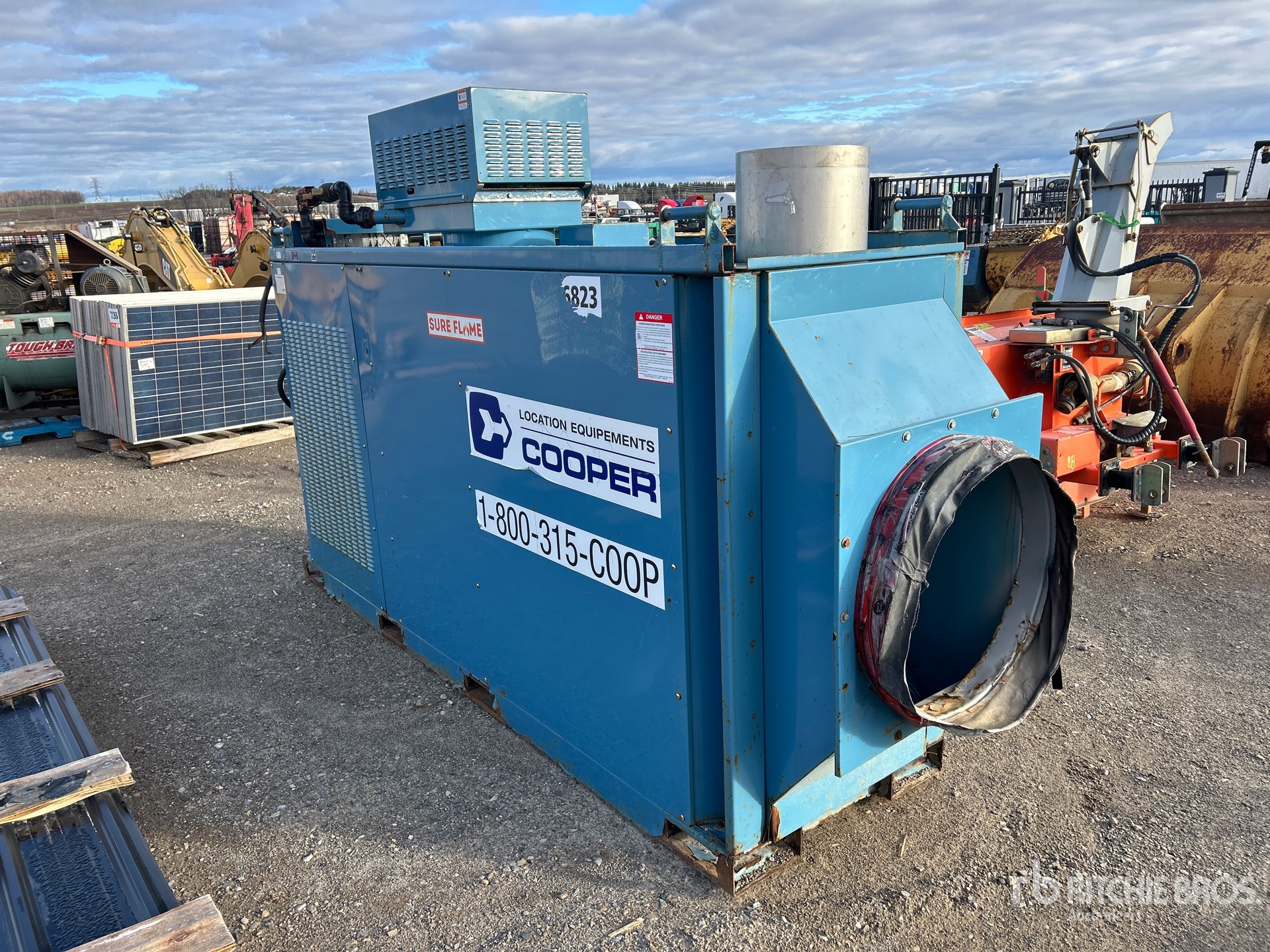 General Appearance with Bild, Ecke vorne rechts