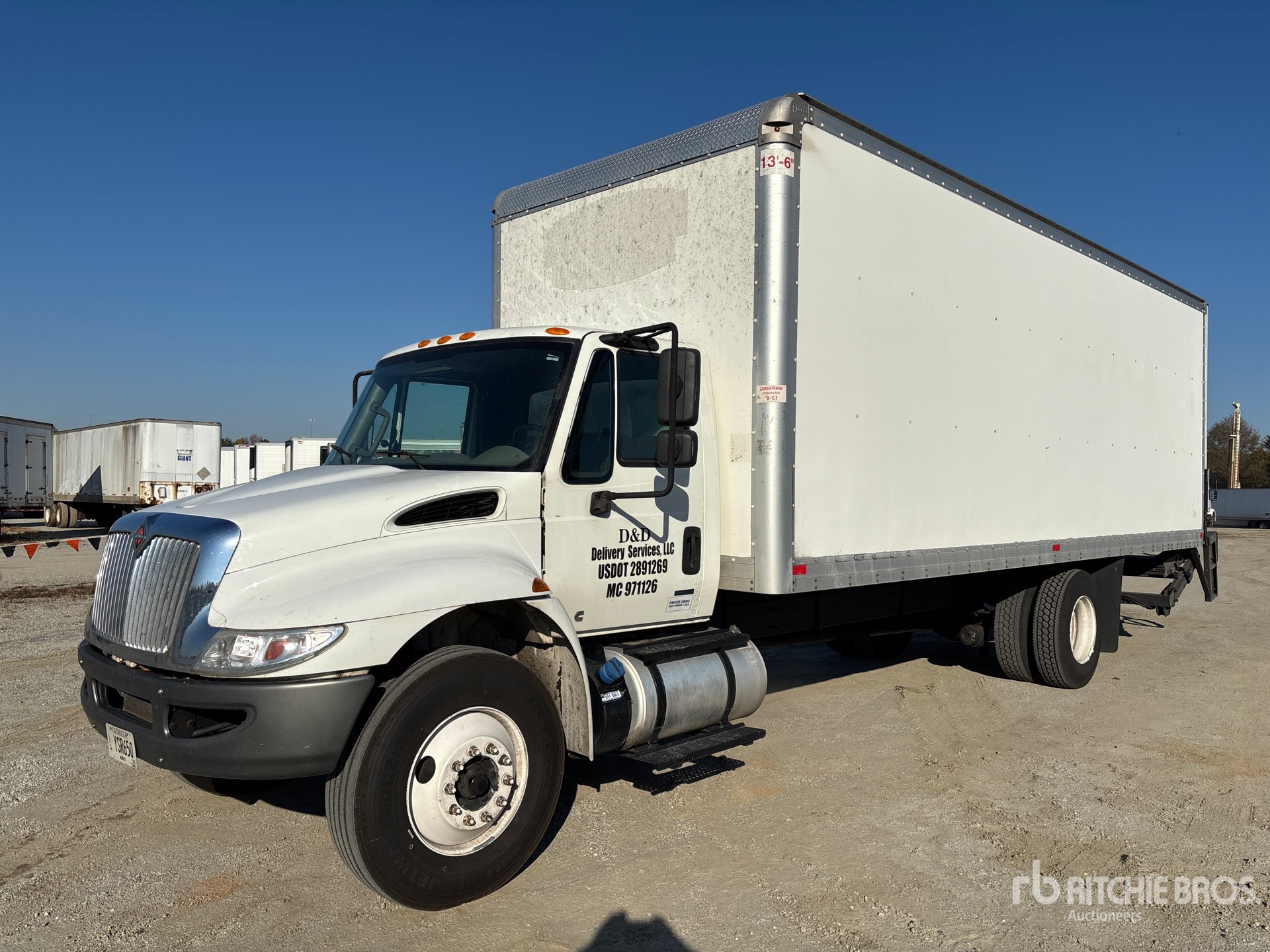 General Appearance with Bild, Ecke vorne links