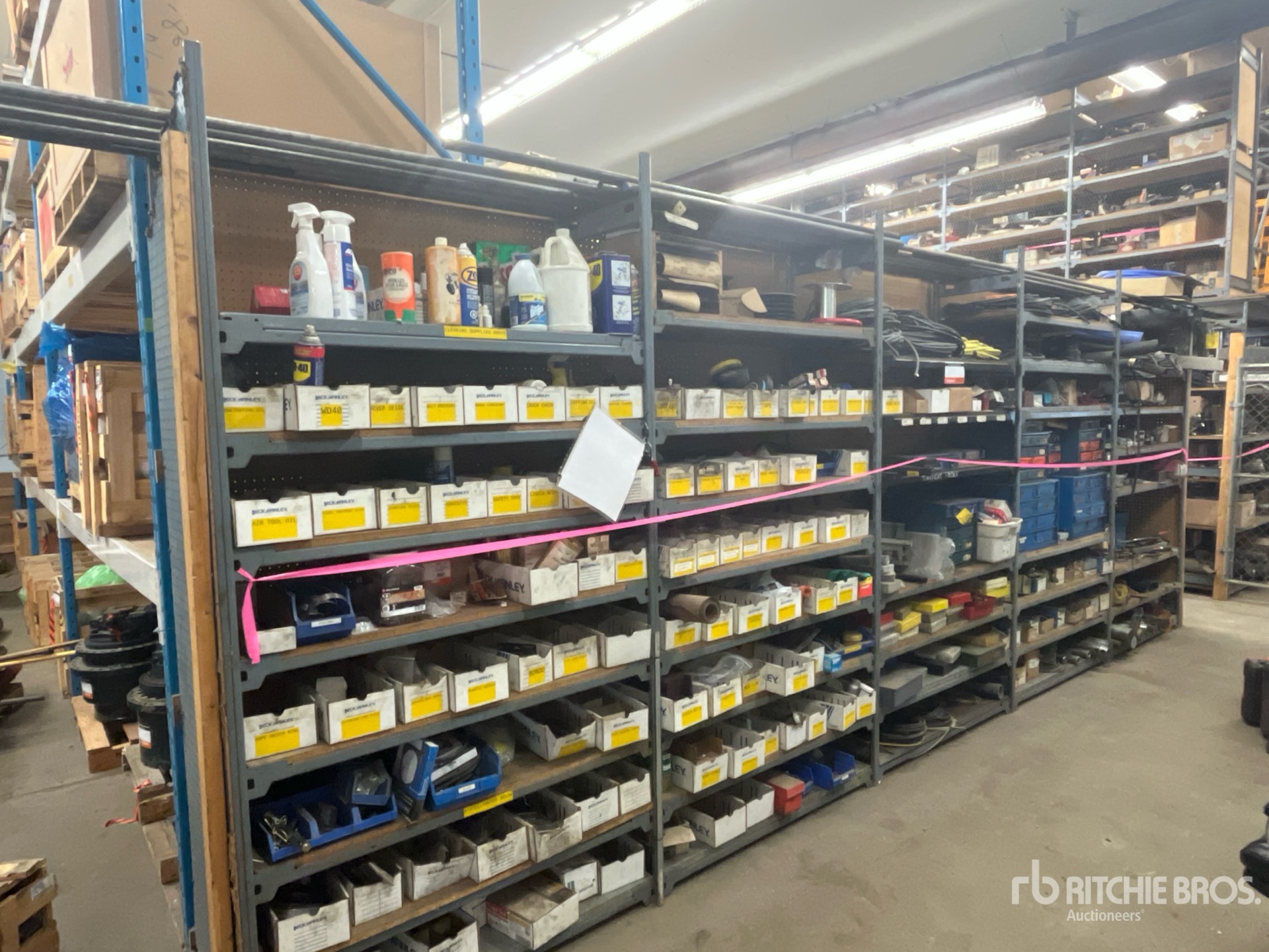 General Appearance with Bild, Ecke vorne links