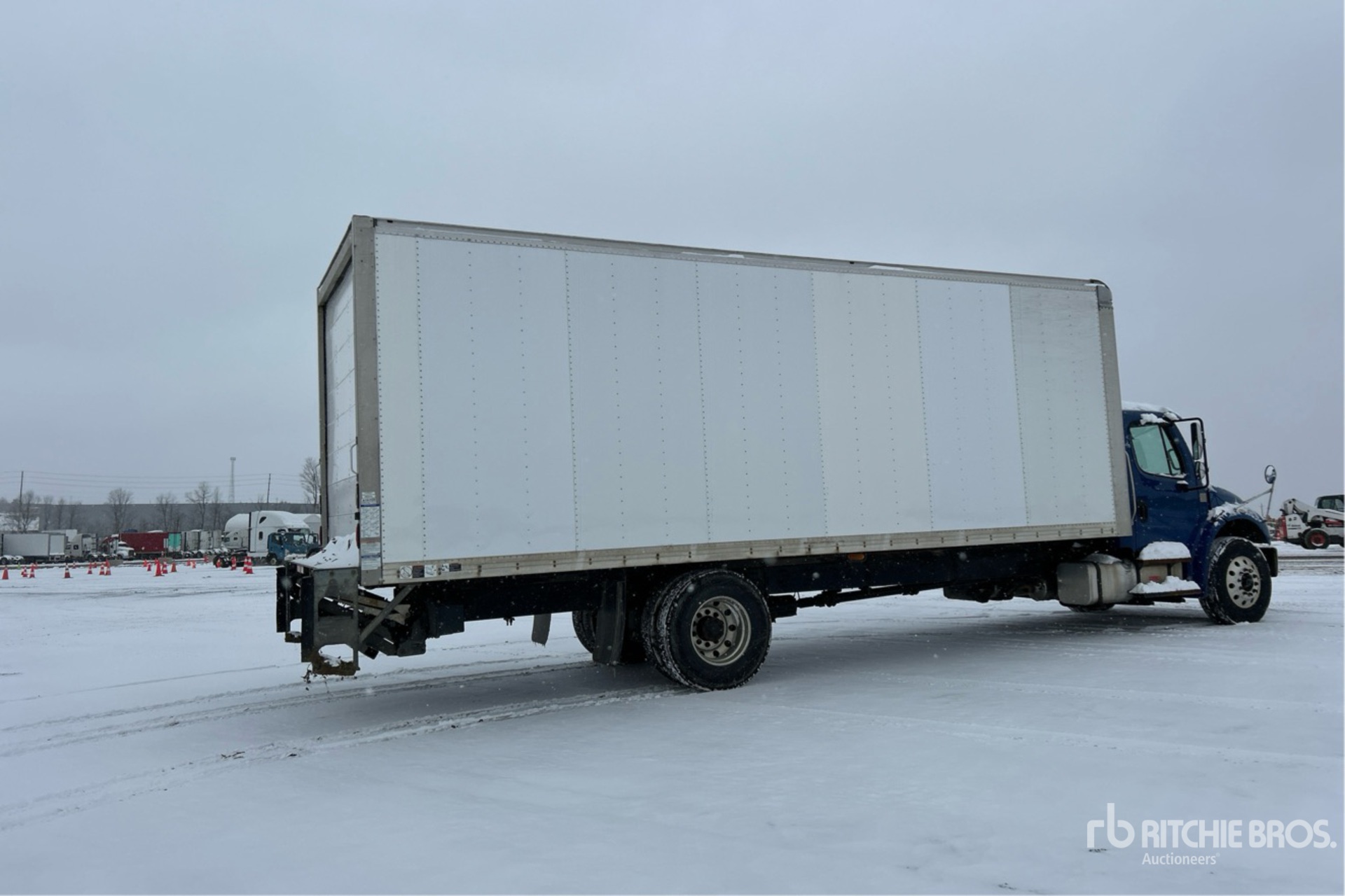 Aspect général with Image, coin arrière droit