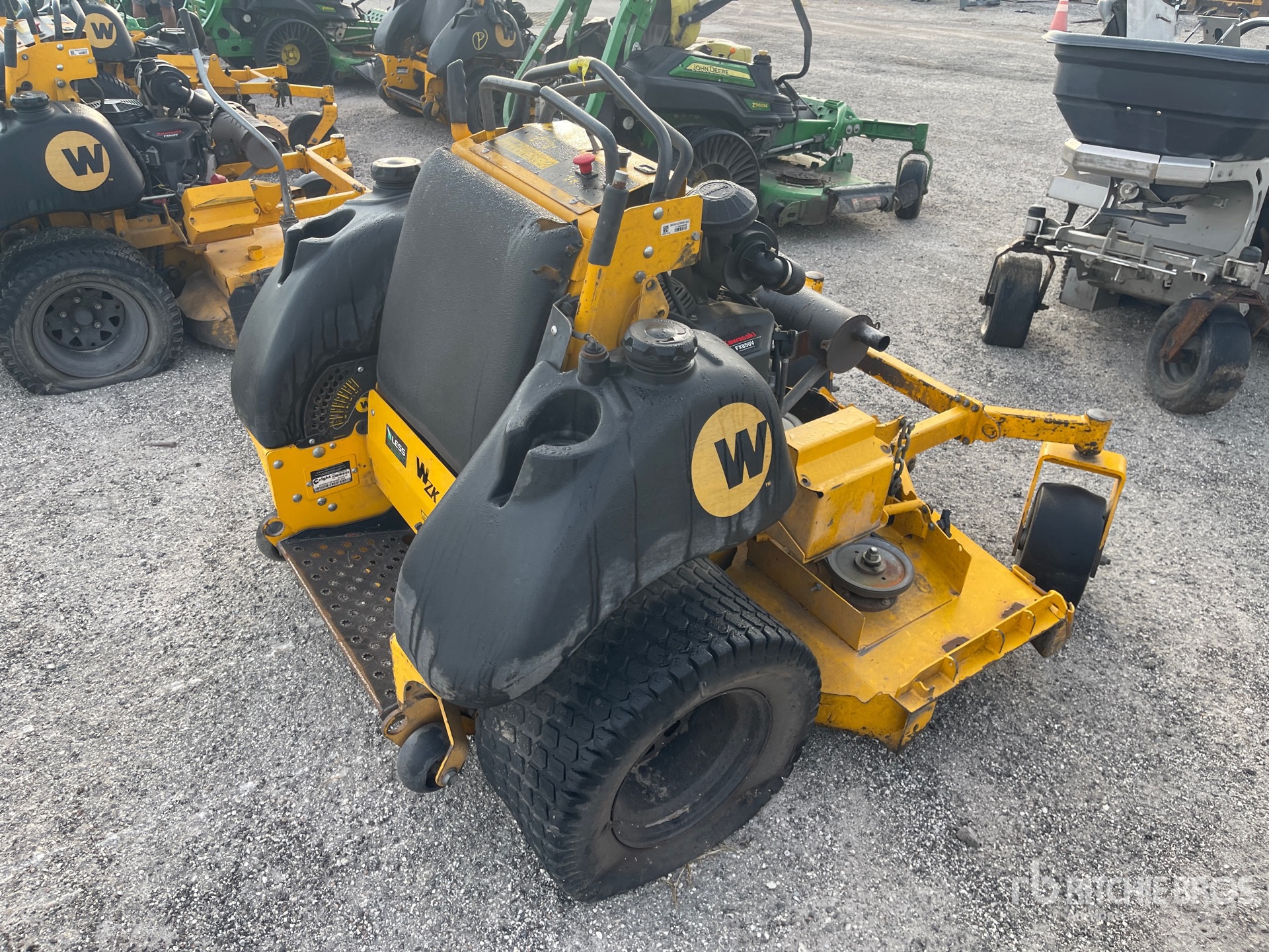 General Appearance with Foto, angolo anteriore sinistro