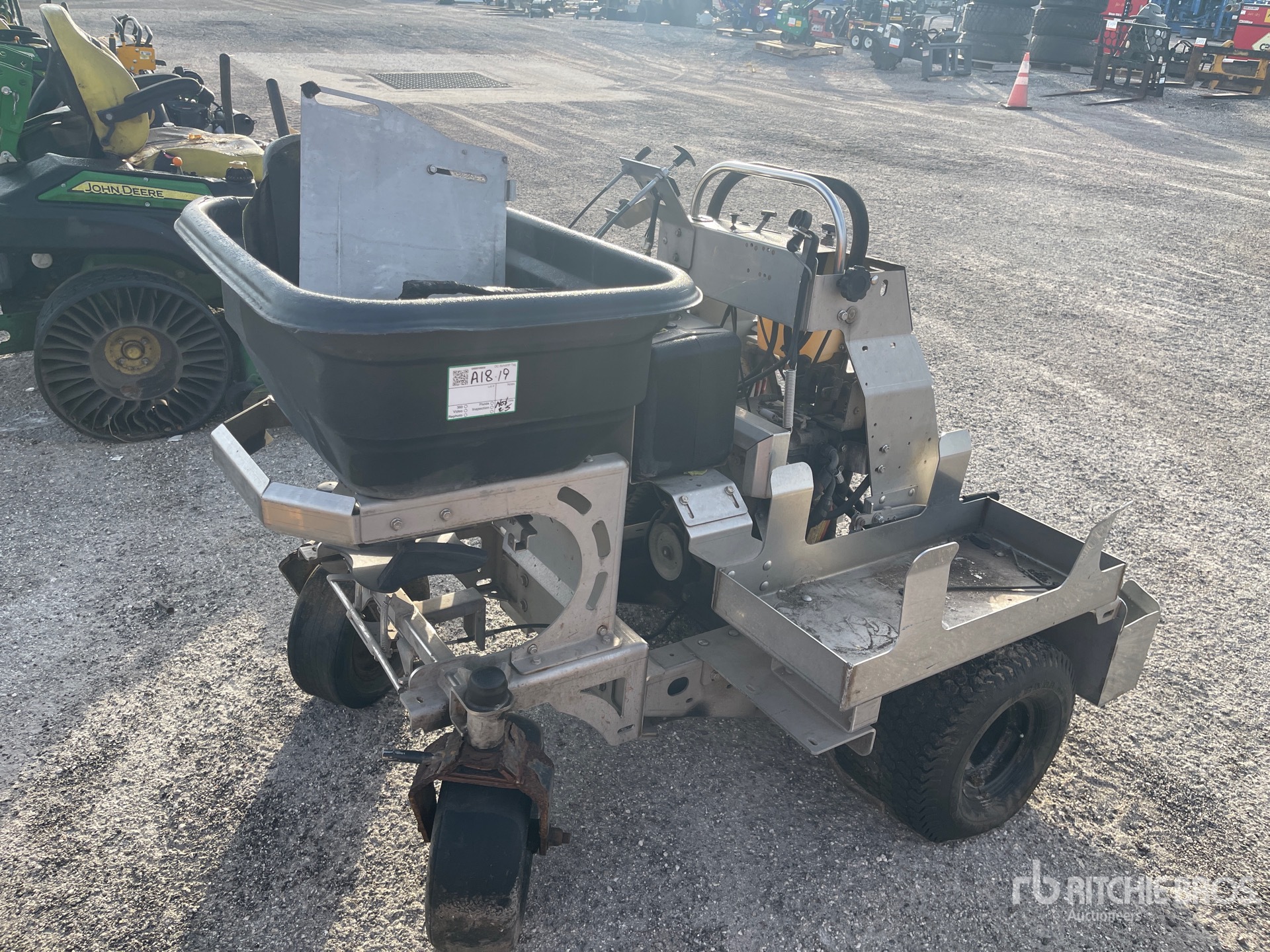 General Appearance with Image, coin avant gauche