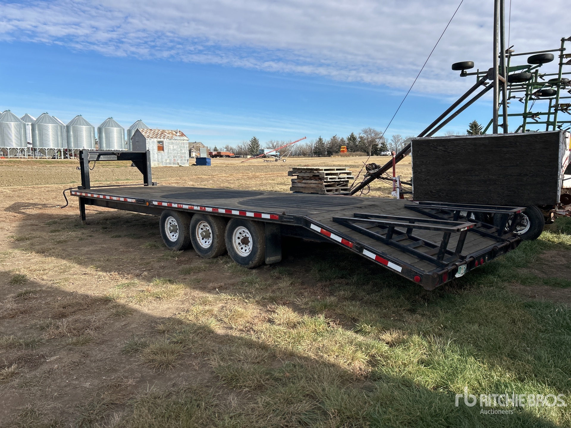 General Appearance with Bild, Ecke hinten links