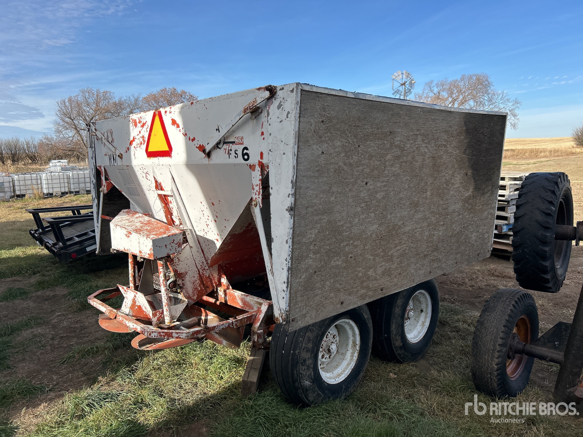 General Appearance with Bild, Ecke hinten rechts