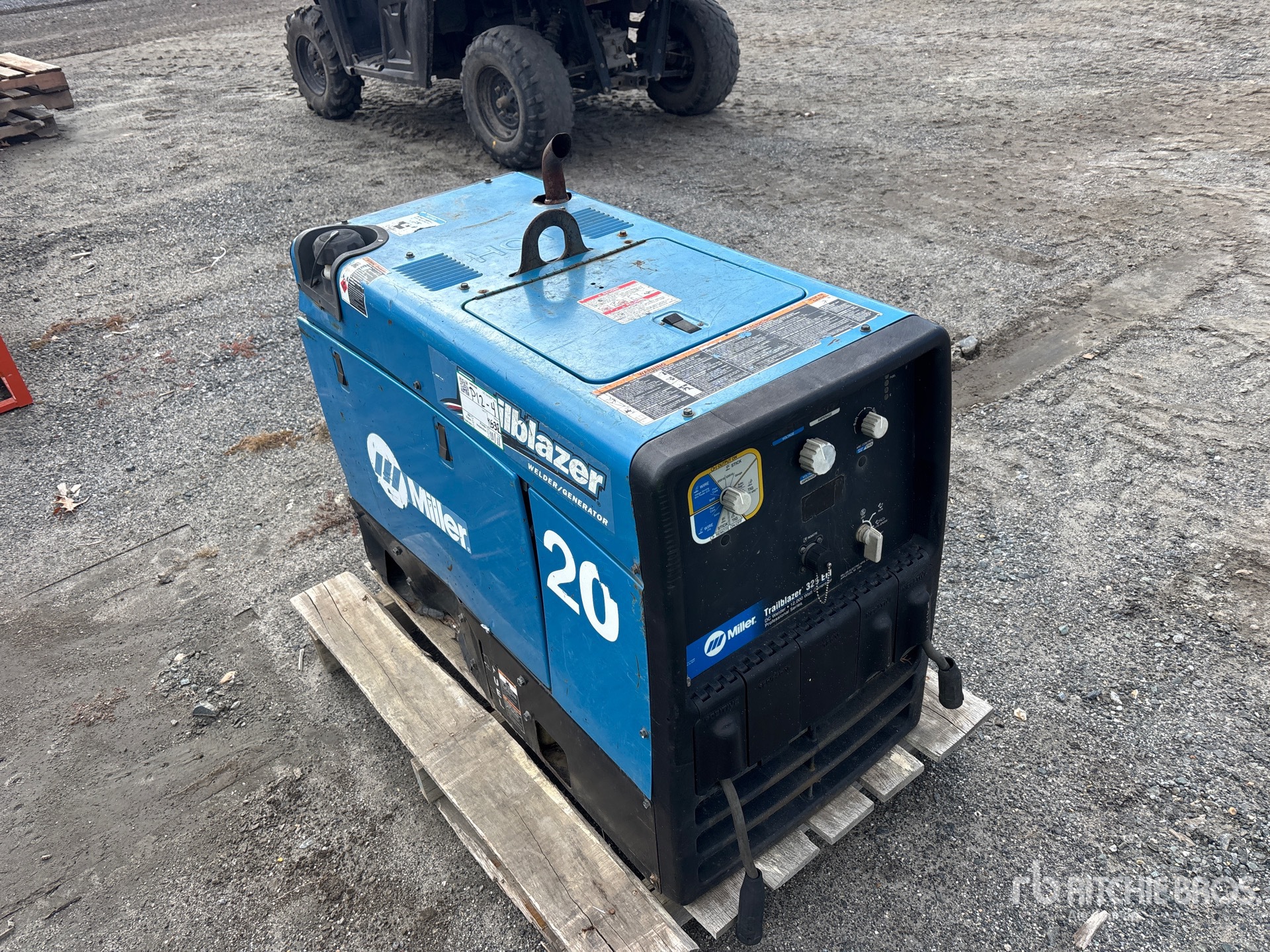 General Appearance with Picture, Right Front Corner