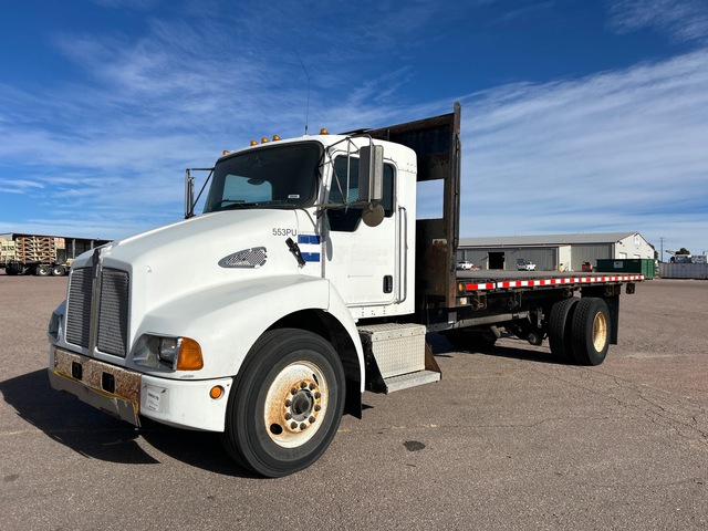2005 Kenworth T300 4x2 Flatbed Truck