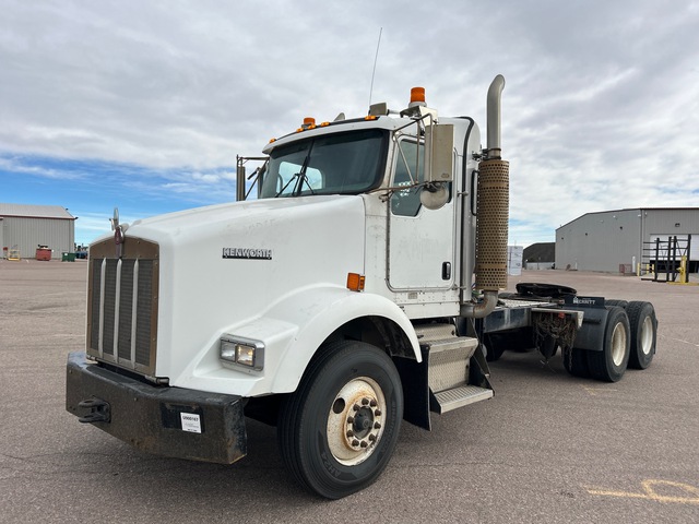 2007 Kenworth T800 6x4 T/A Day Cab Truck Tractor 2007 Kenworth T800 6x4 T/A Day Cab Truck Tractor