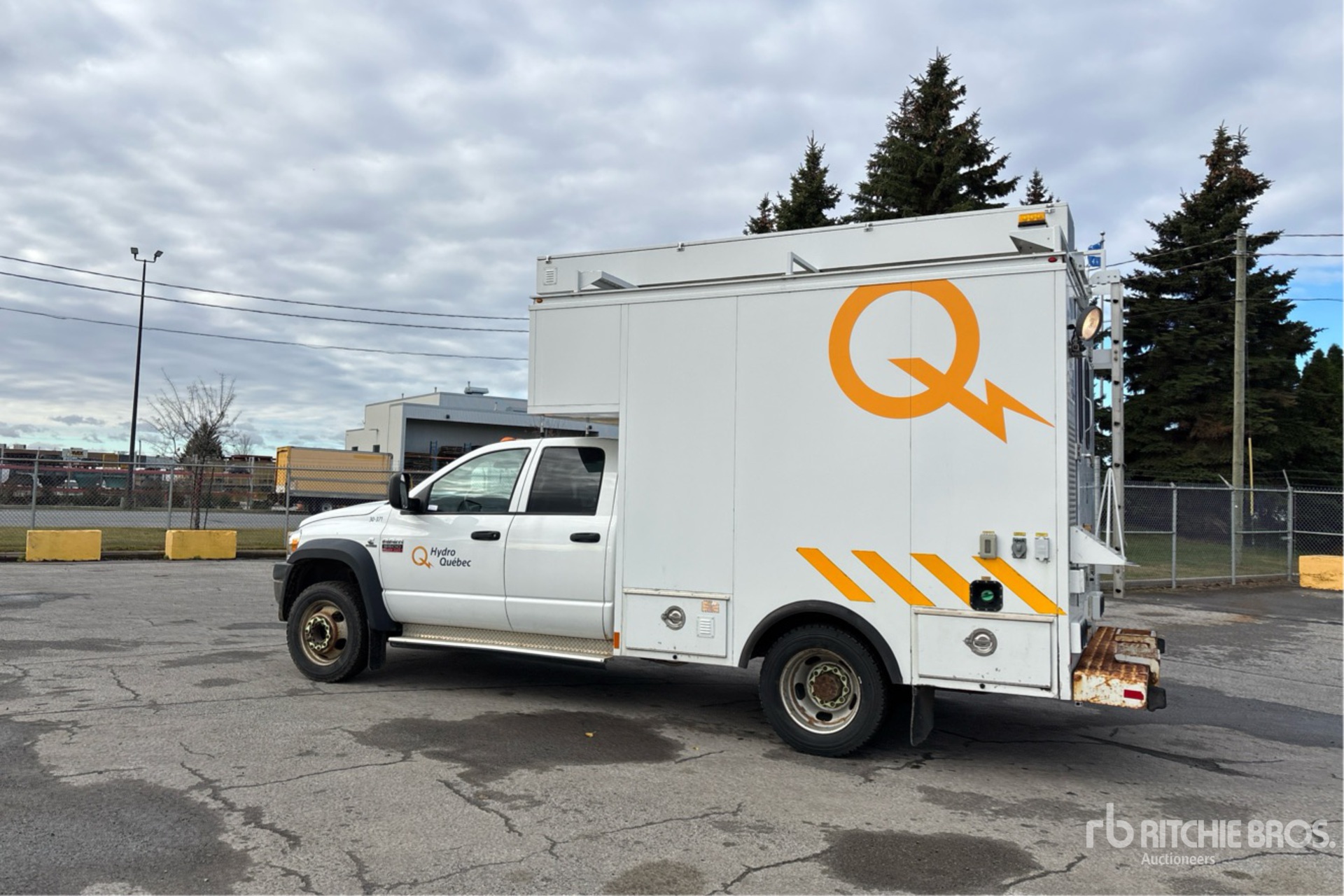 Aspect général with Image, coin arrière gauche