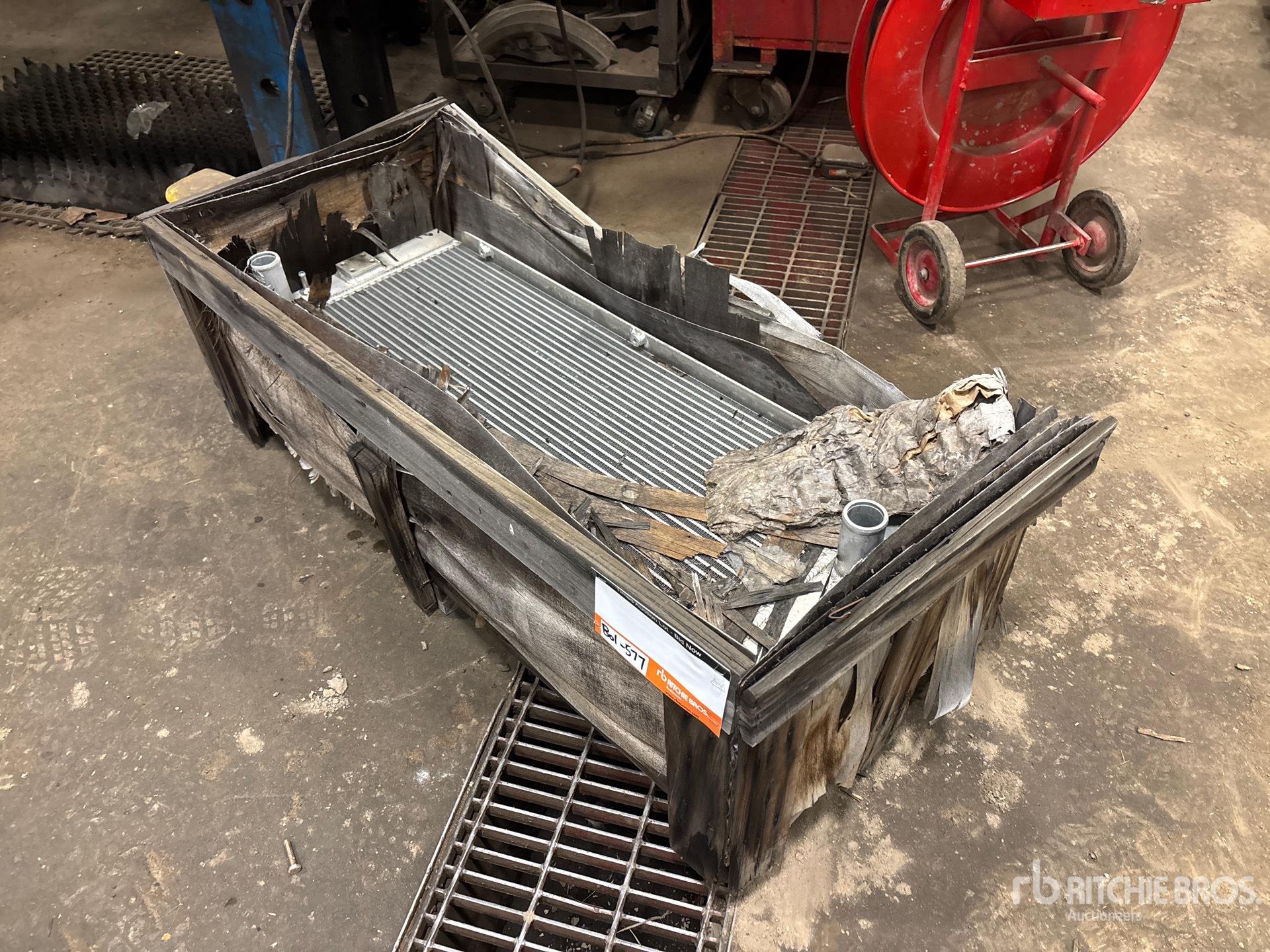 General Appearance with Bild, Ecke vorne links