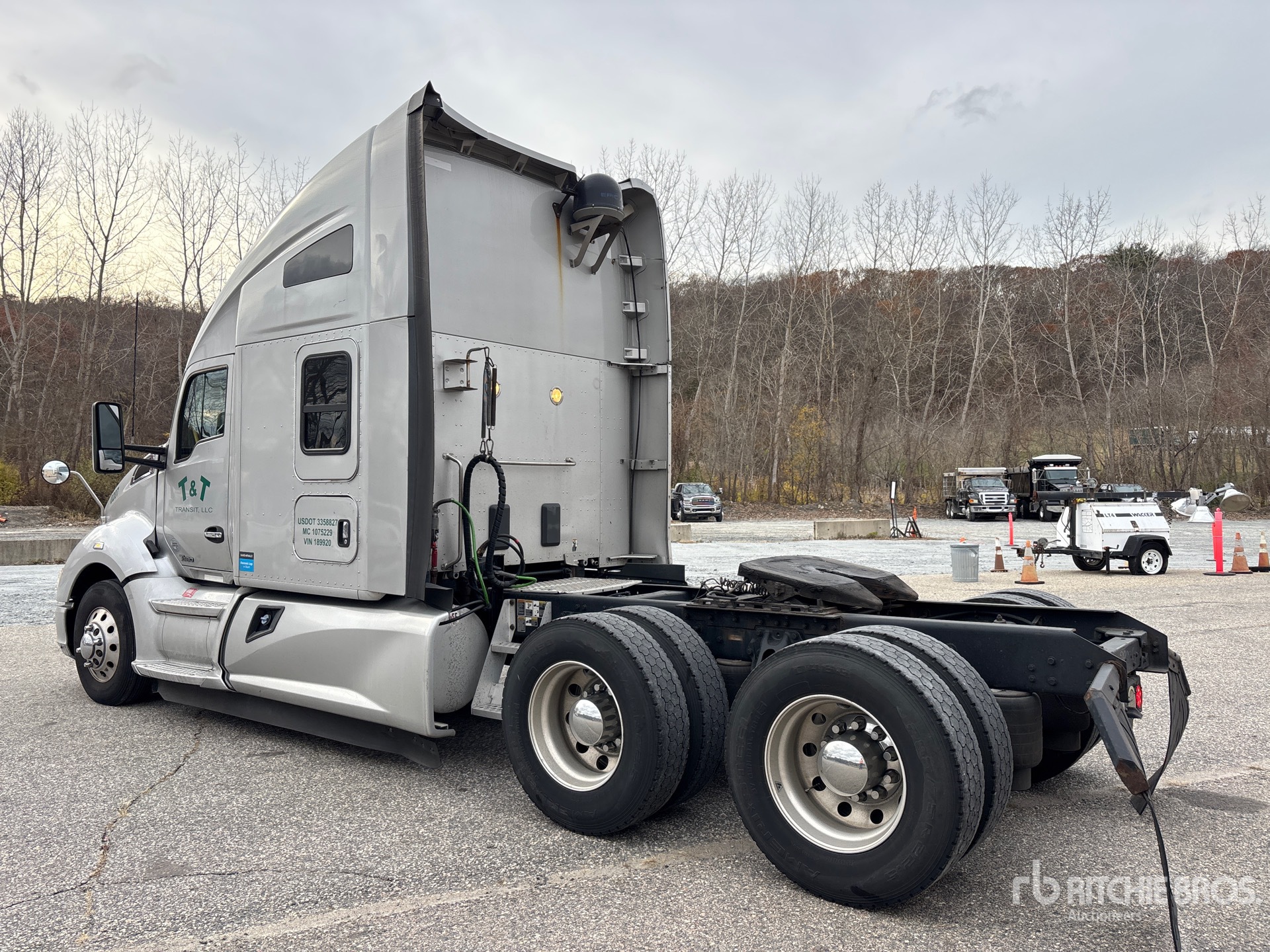 General Appearance with Foto, angolo posteriore sinistro