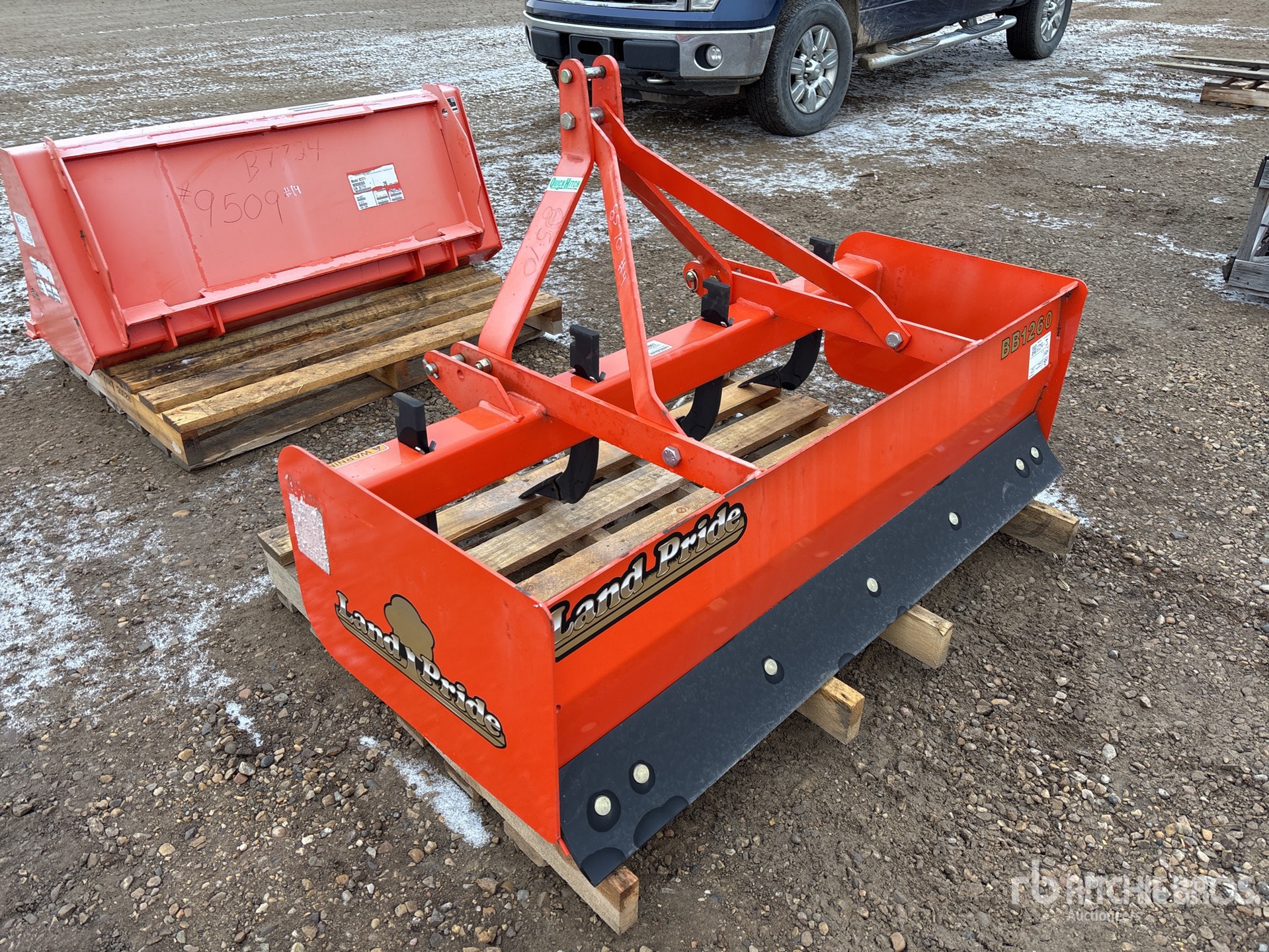 General Appearance with Foto, angolo posteriore sinistro