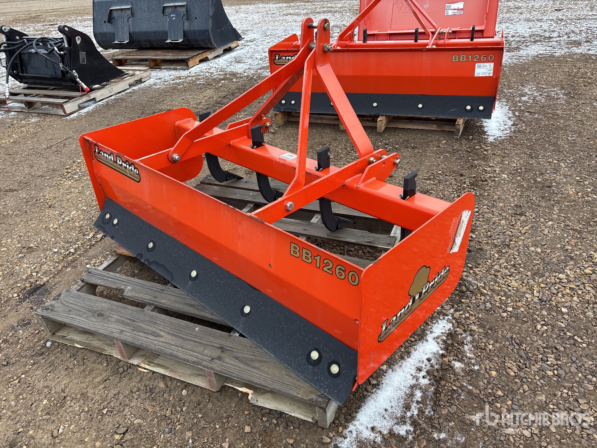 General Appearance with Foto, angolo anteriore sinistro