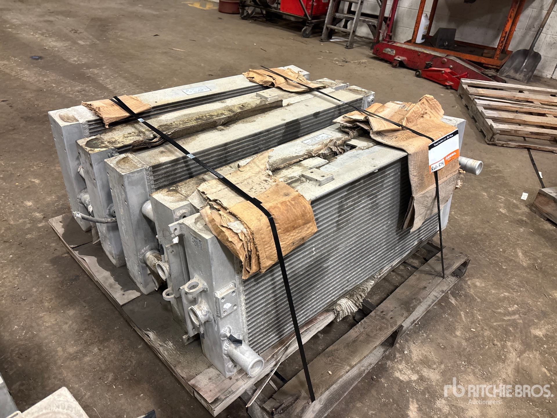 General Appearance with Bild, Ecke vorne rechts