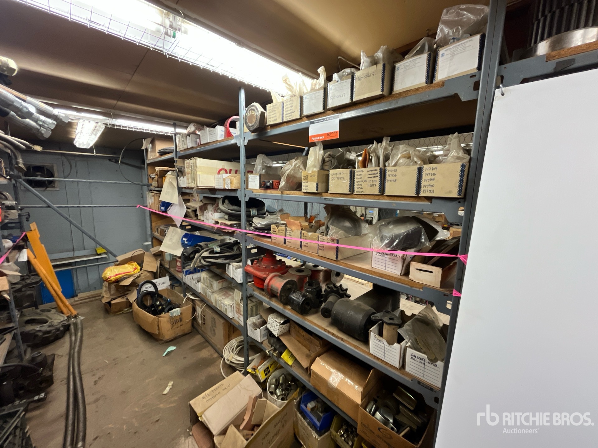 General Appearance with Bild, Ecke vorne links