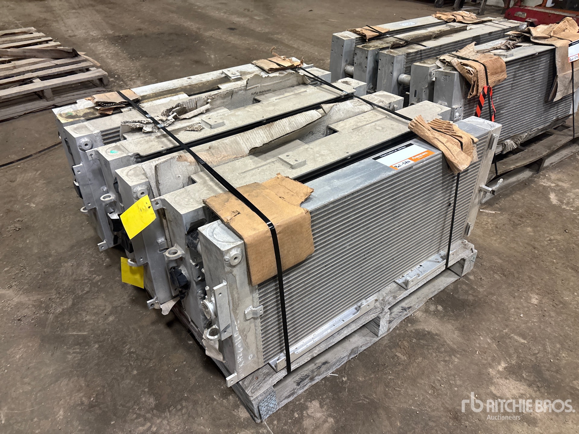 General Appearance with Bild, Ecke vorne rechts