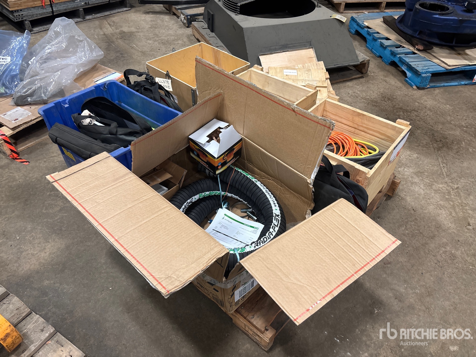 General Appearance with Foto, angolo anteriore destro