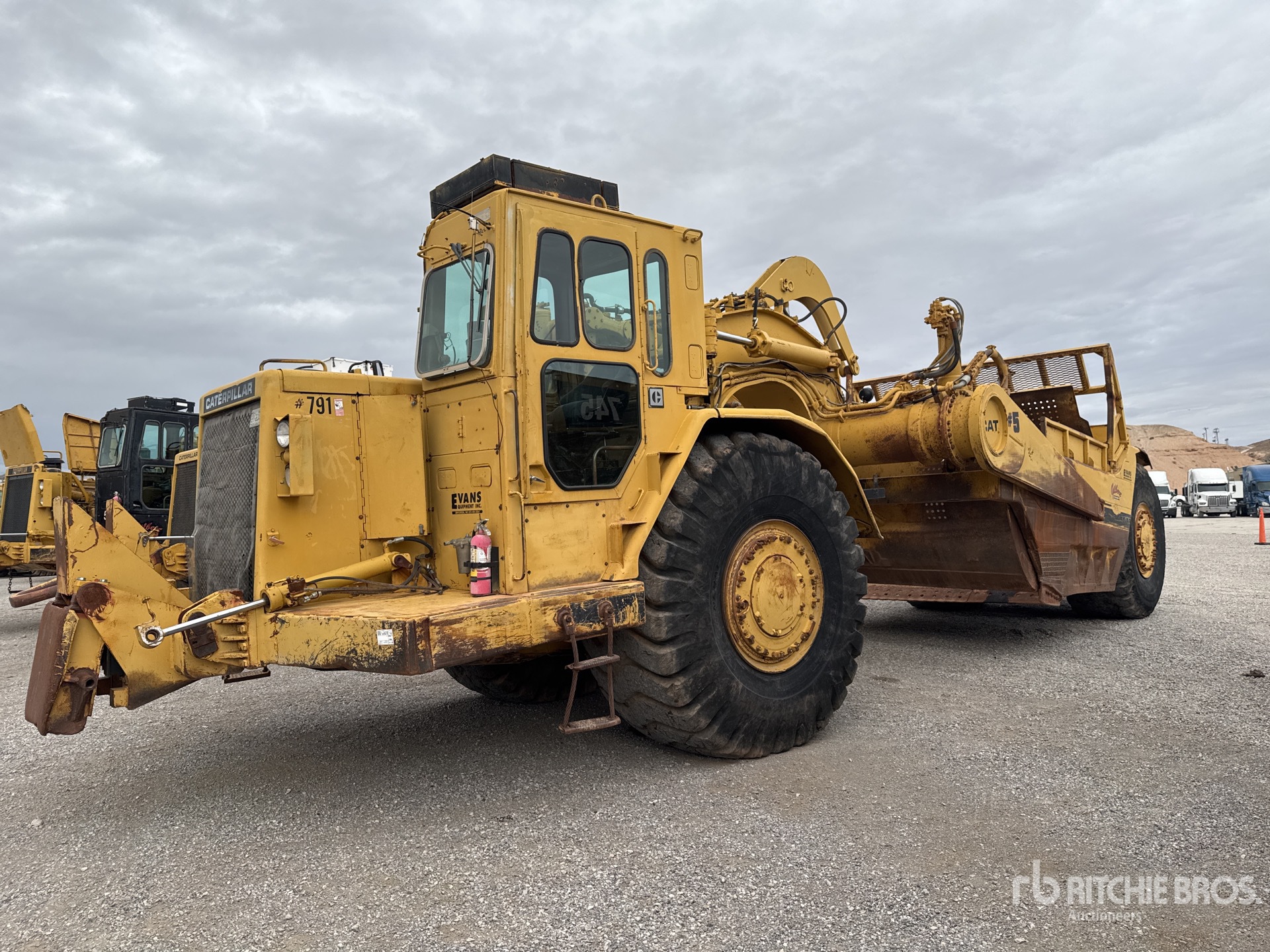 General Appearance with Bild, Ecke vorne links