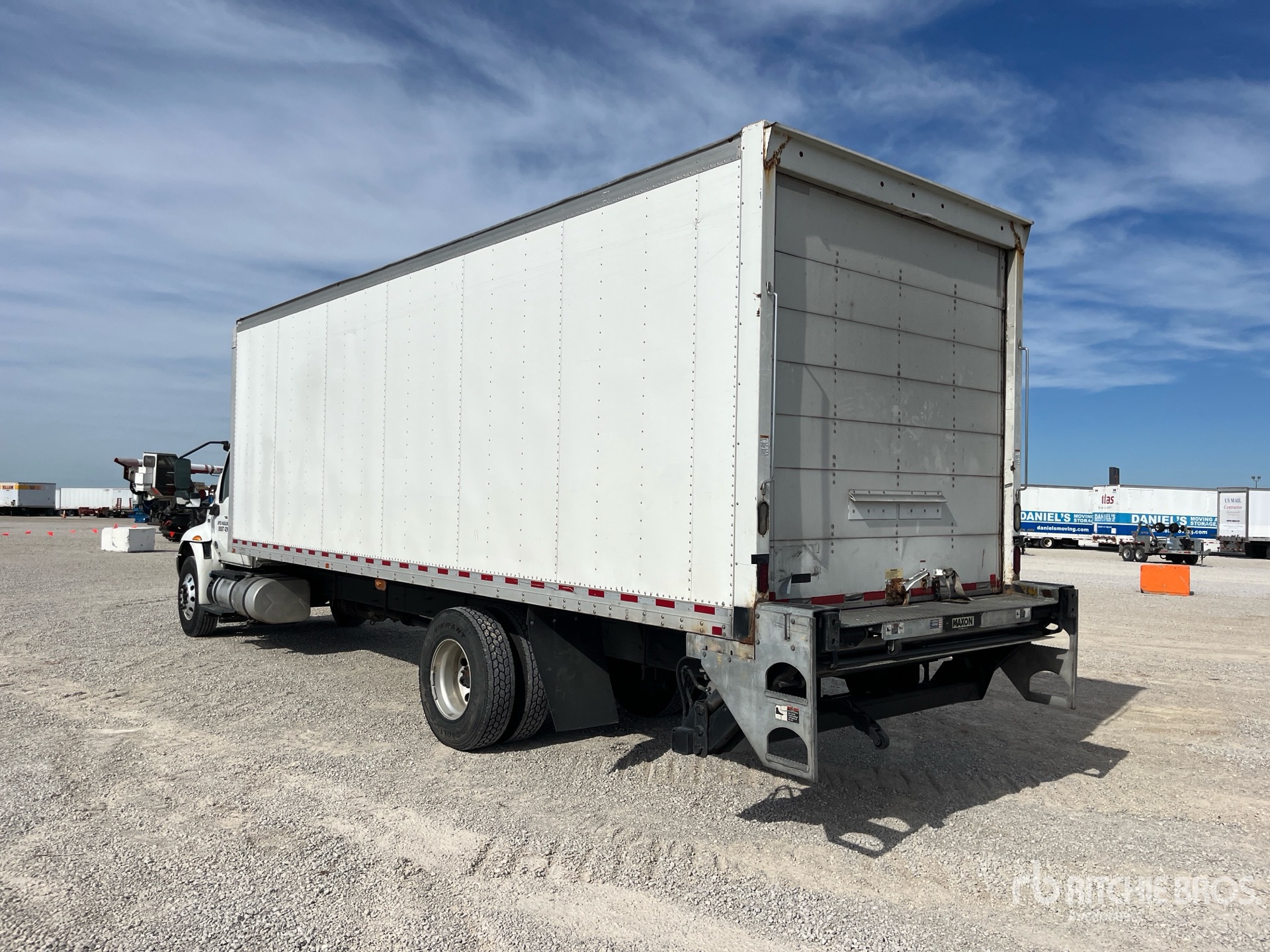 General Appearance with Bild, Ecke hinten links