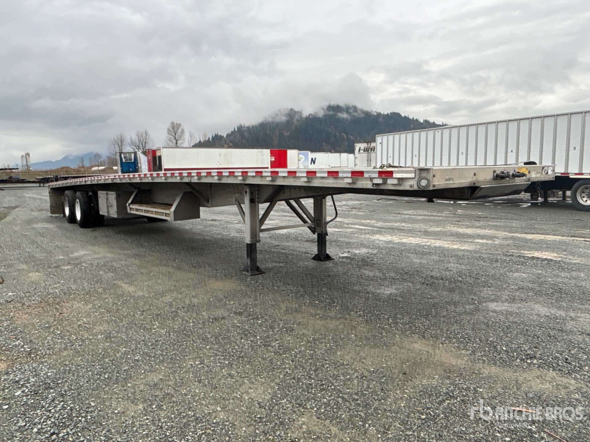 General Appearance with Bild, Ecke vorne rechts