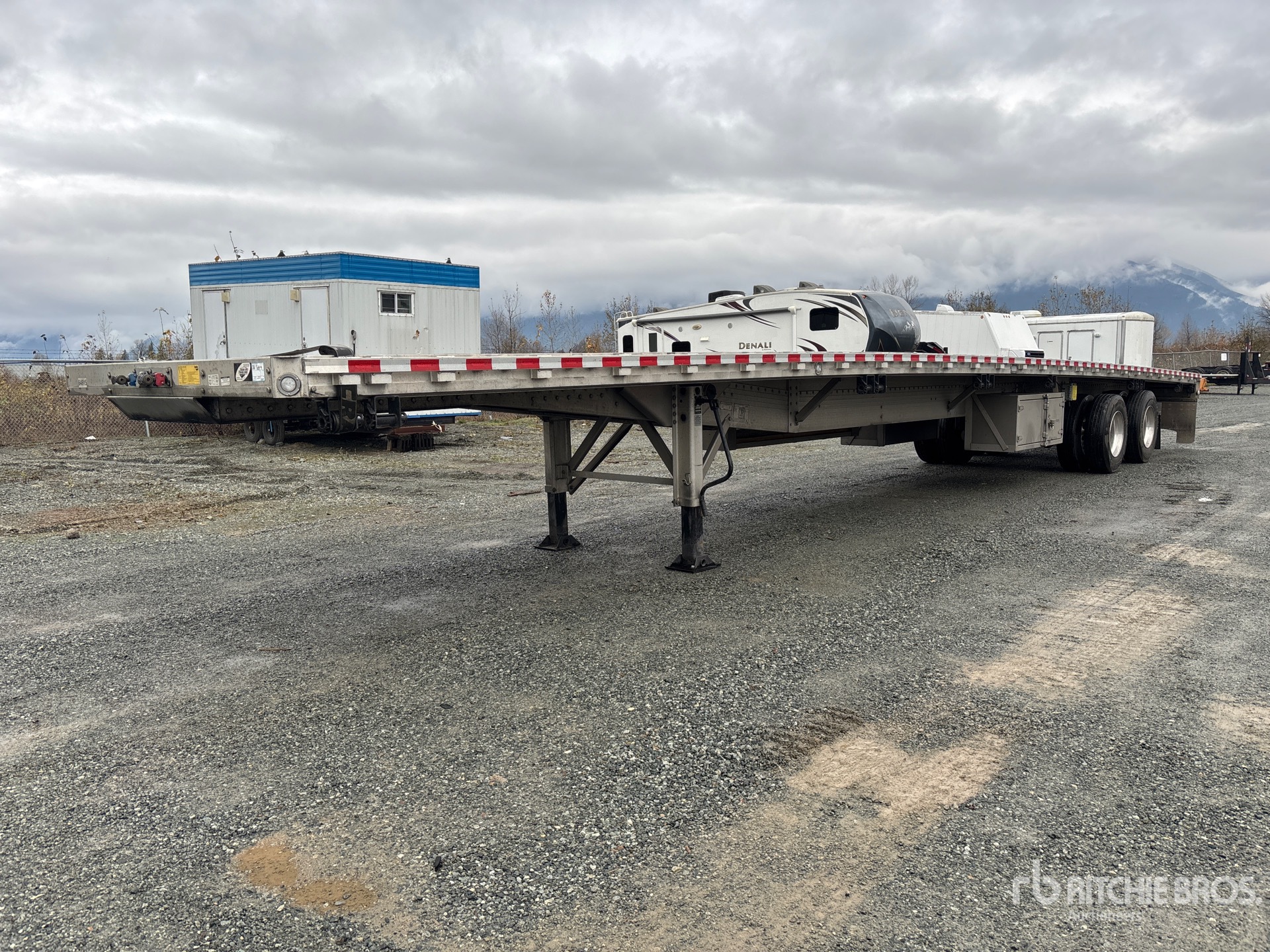 General Appearance with Bild, Ecke vorne links