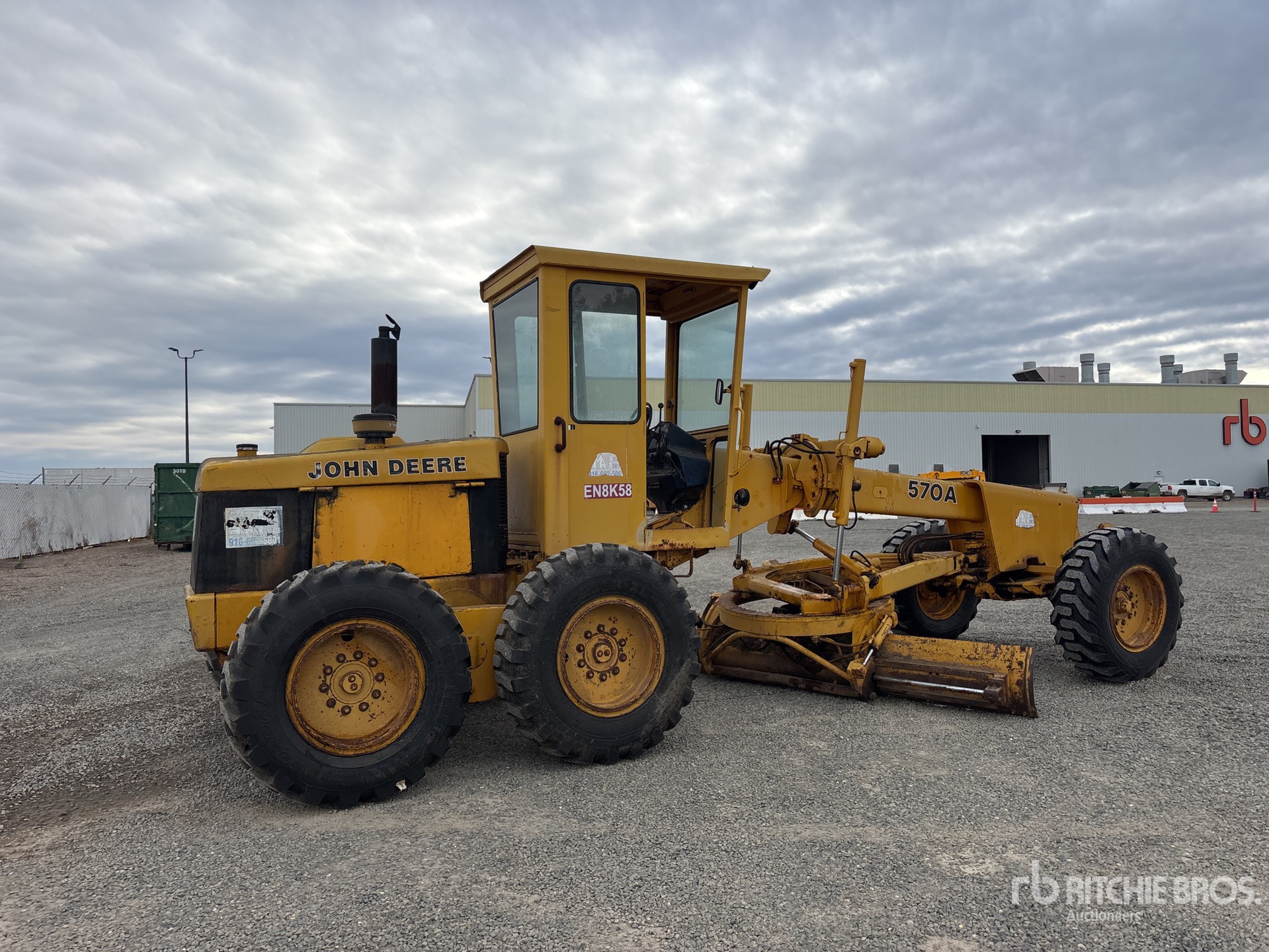 General Appearance with Imagen: esquina trasera derecha