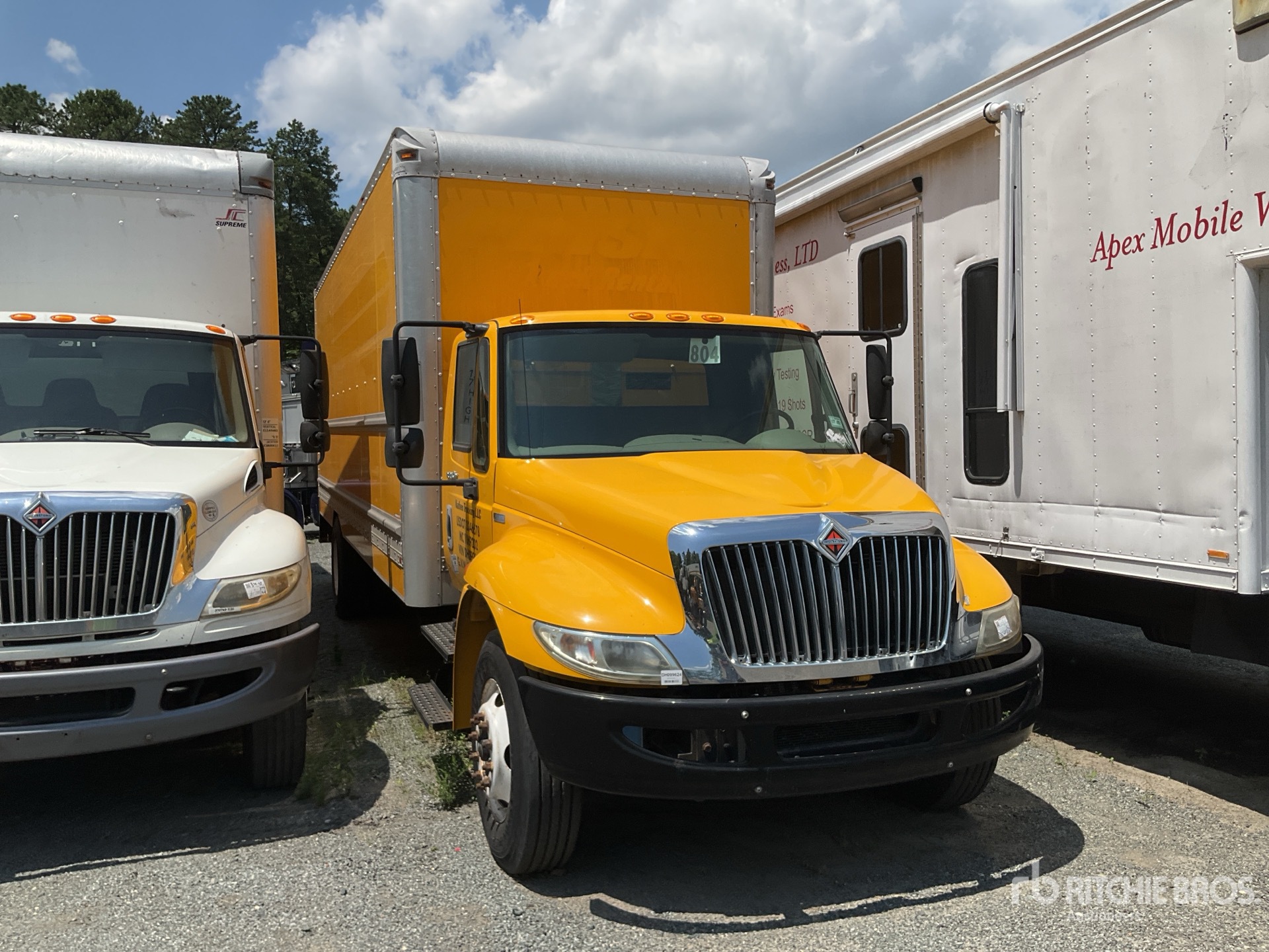 General Appearance with Bild, Ecke vorne rechts