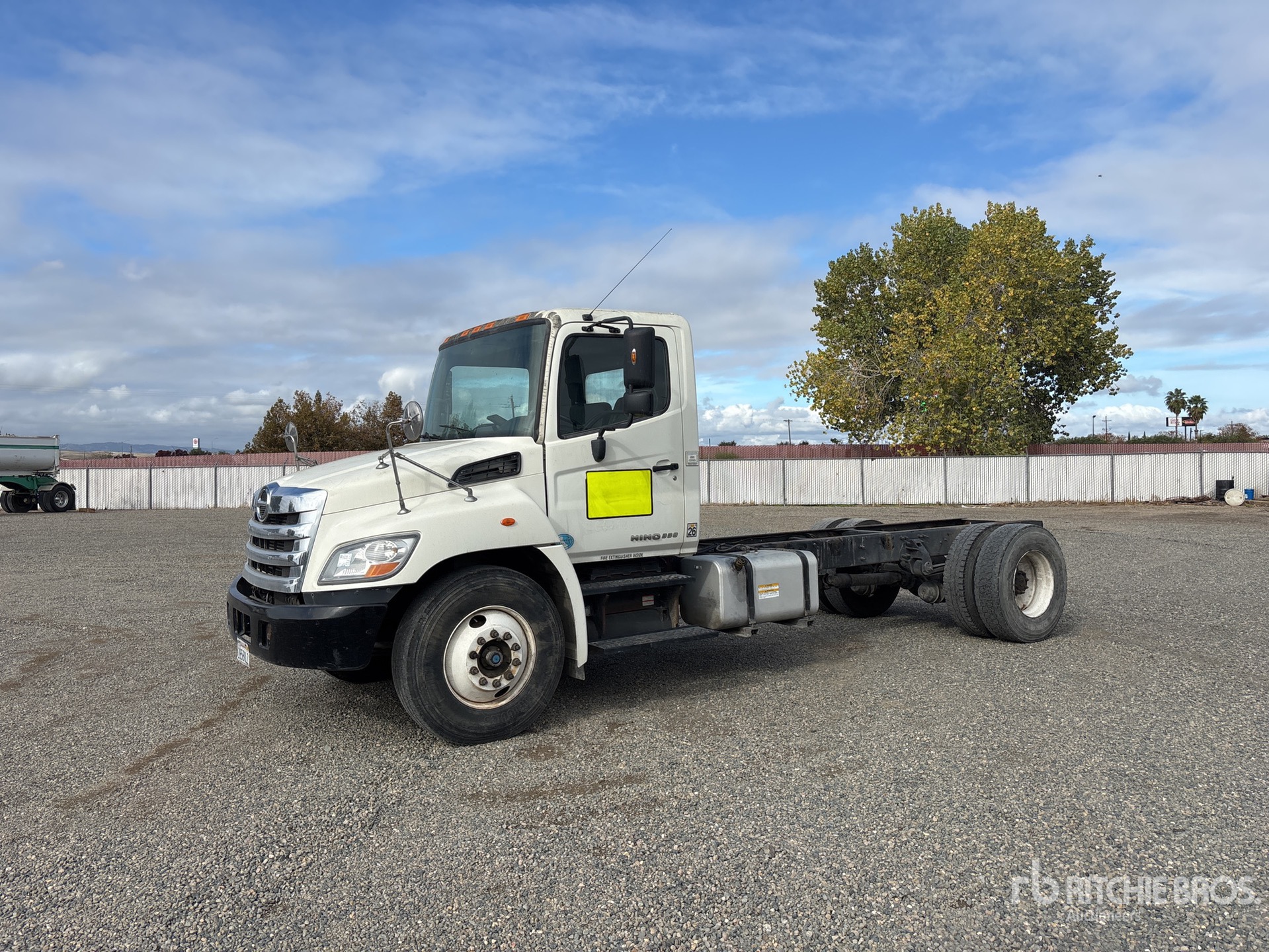 General Appearance with Bild, Ecke vorne links