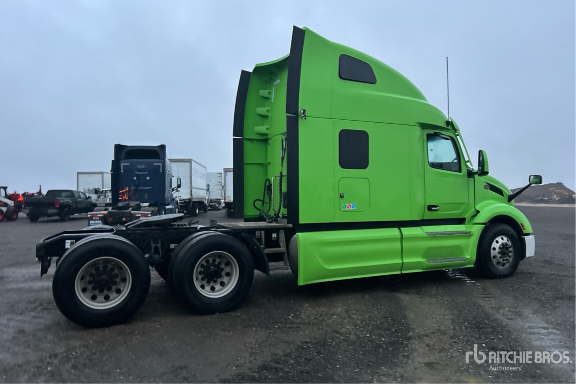 Aspect général with Image, coin arrière droit