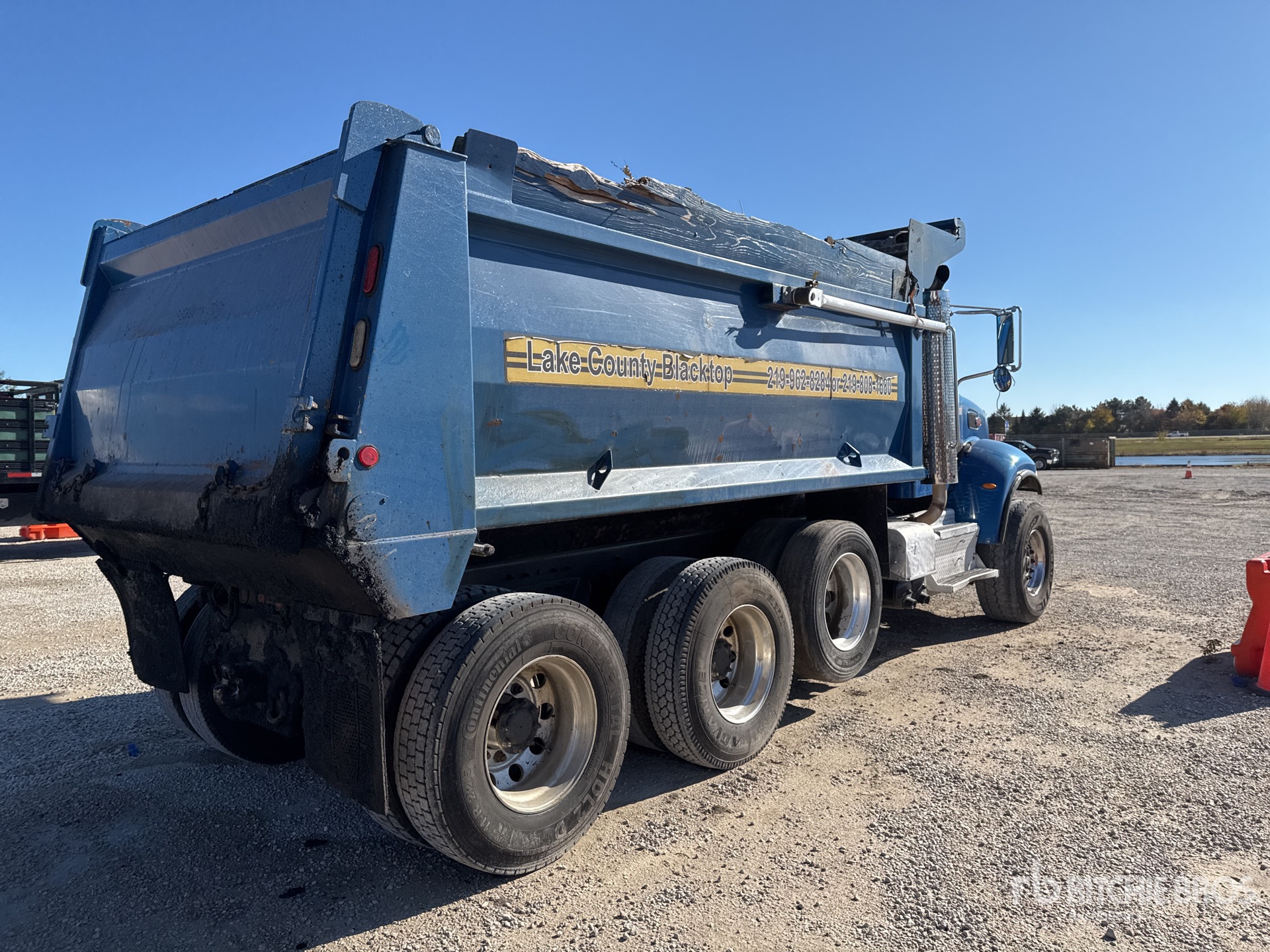 Aspect général with Image, coin arrière droit