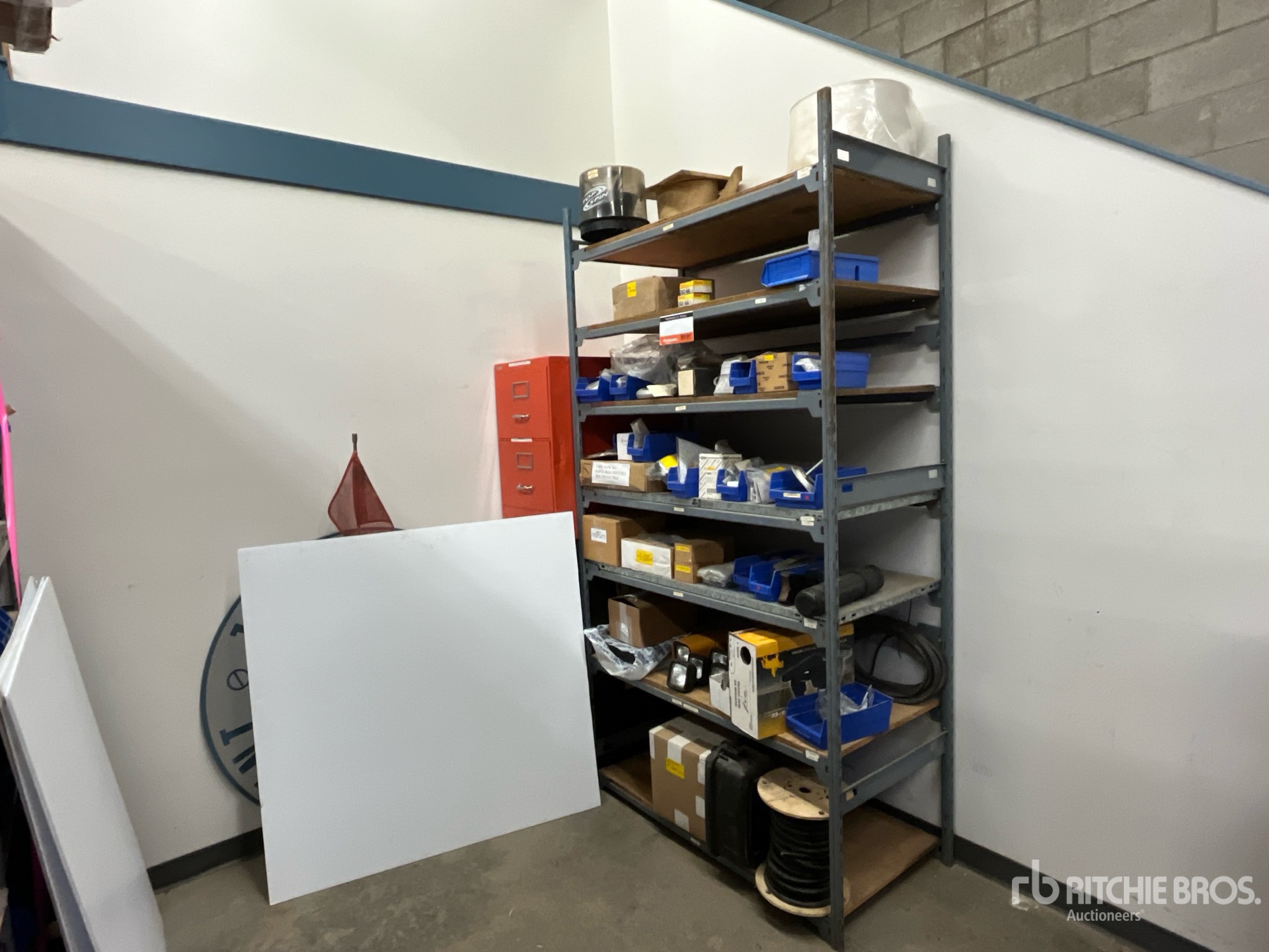 General Appearance with Foto, angolo anteriore sinistro