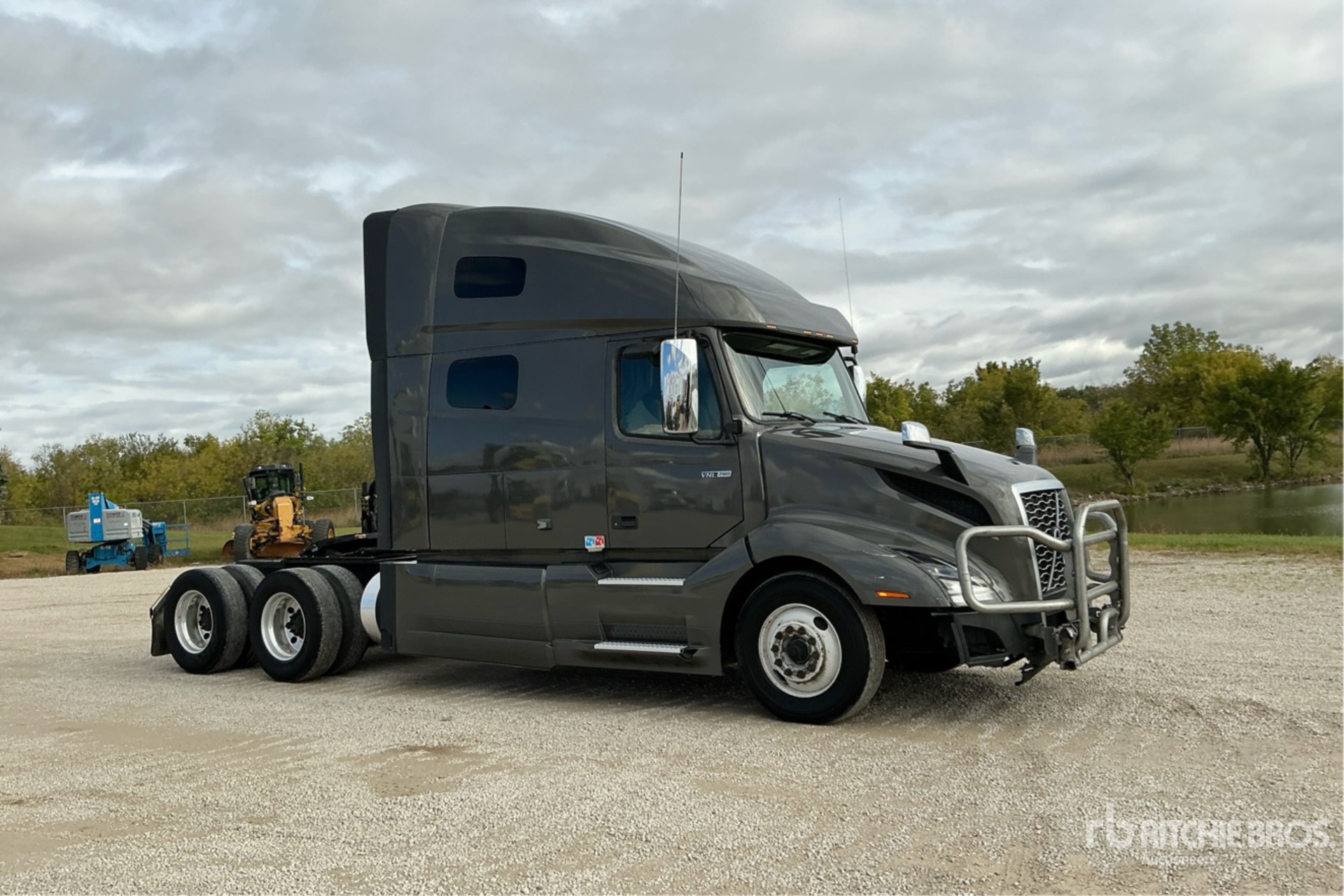 General Appearance with Picture, Right Front Corner