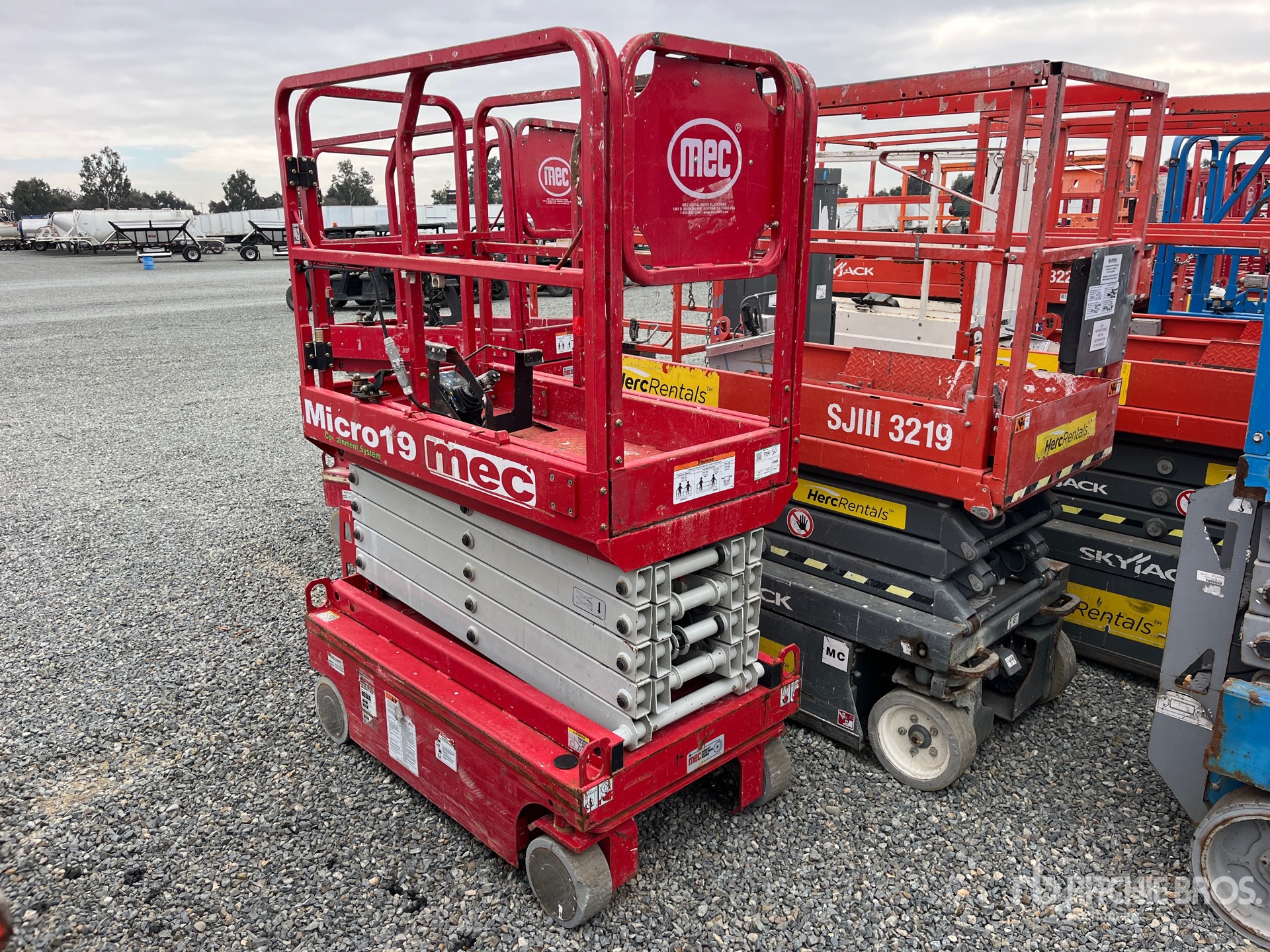 General Appearance with Foto, angolo anteriore sinistro