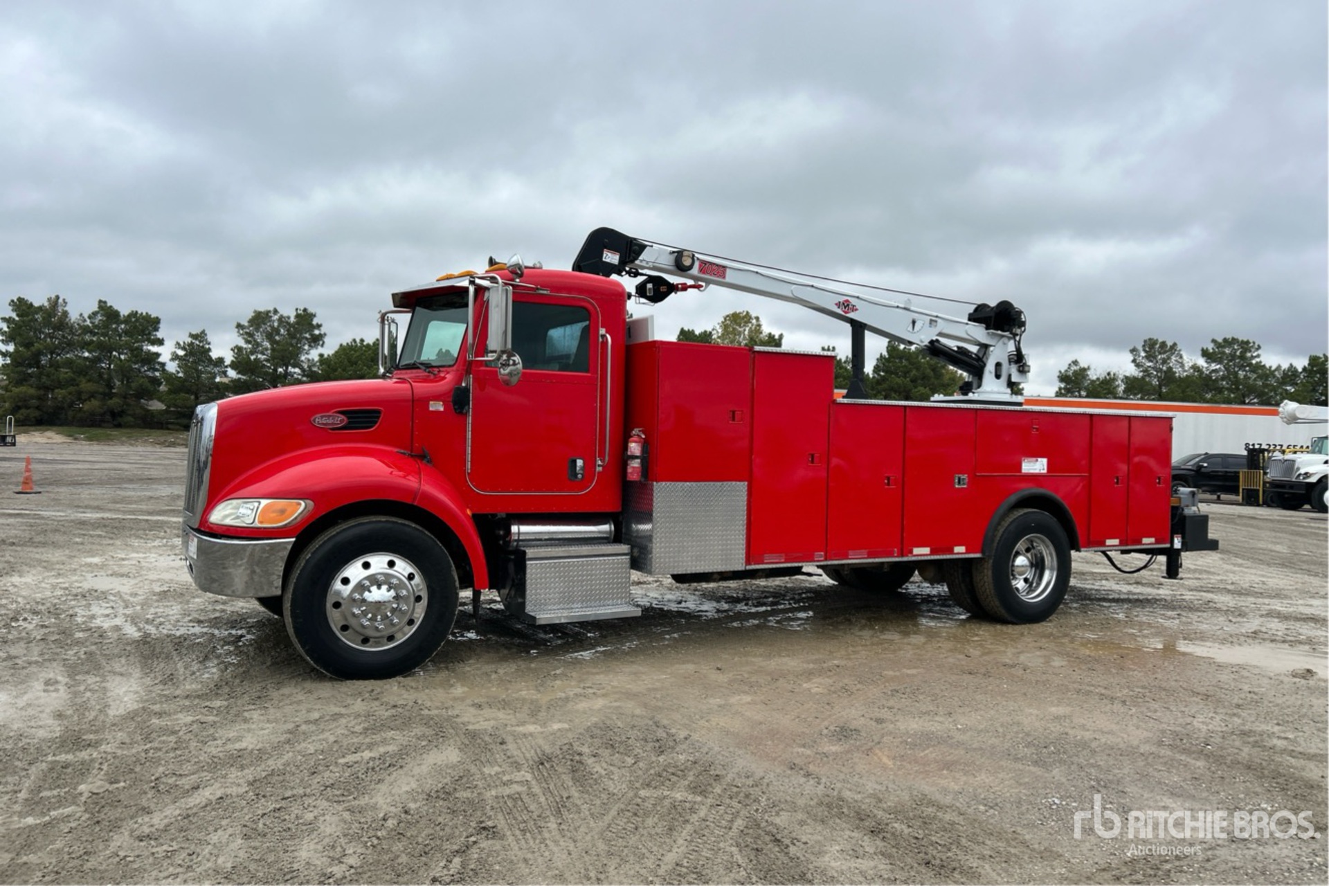 General Appearance with Picture, Left Front Corner