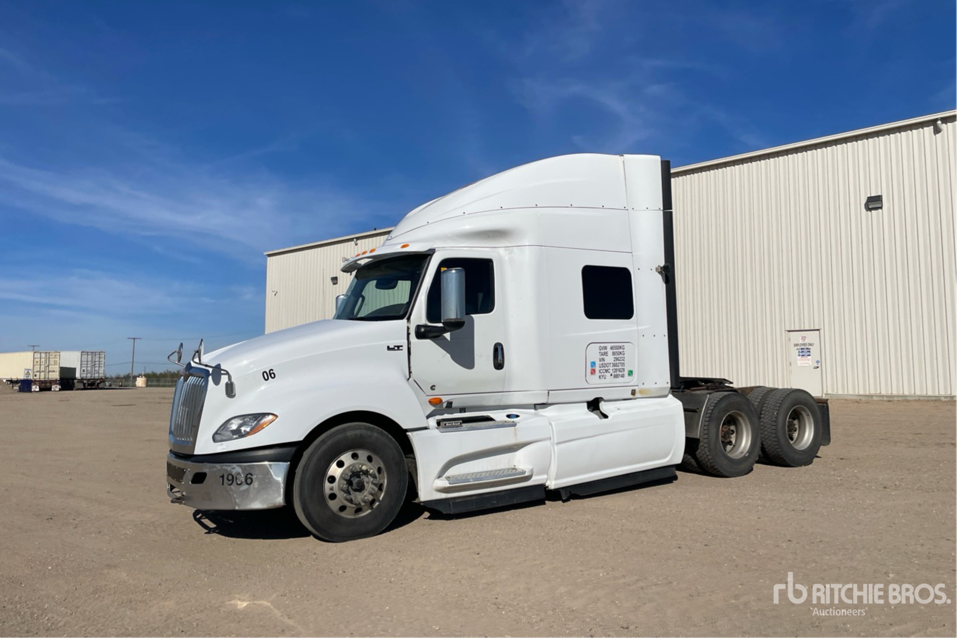 General Appearance with Foto, angolo anteriore sinistro