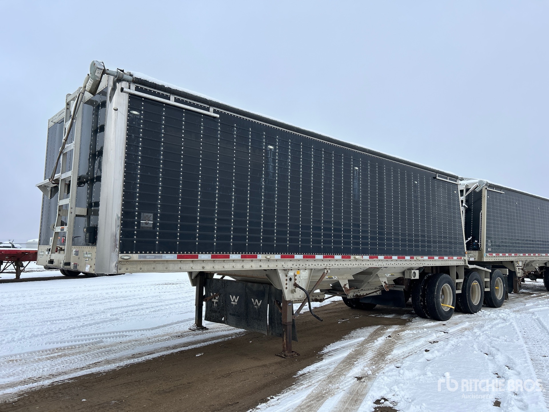 General Appearance with Bild, Ecke vorne links