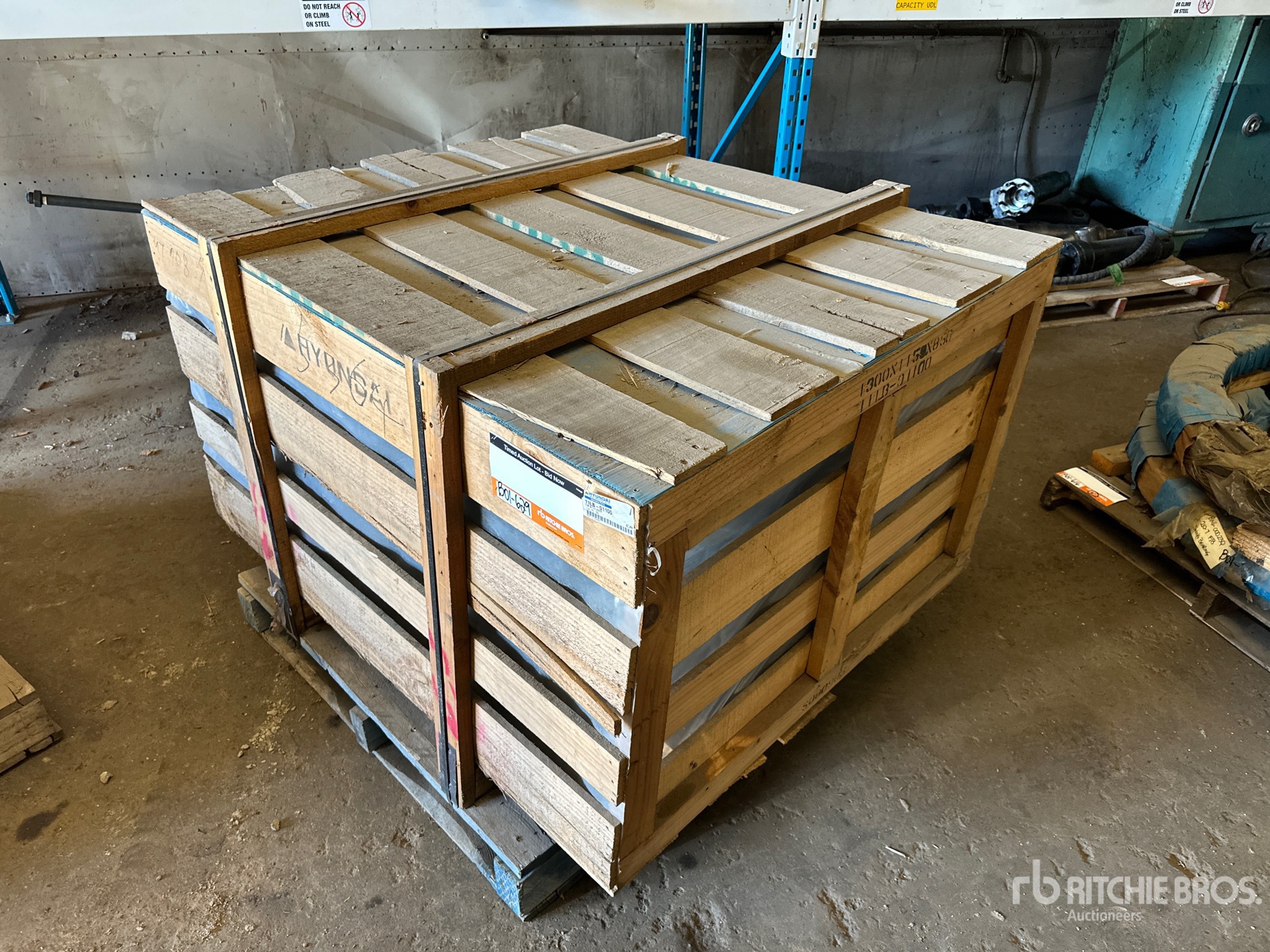 General Appearance with Bild, Ecke vorne links