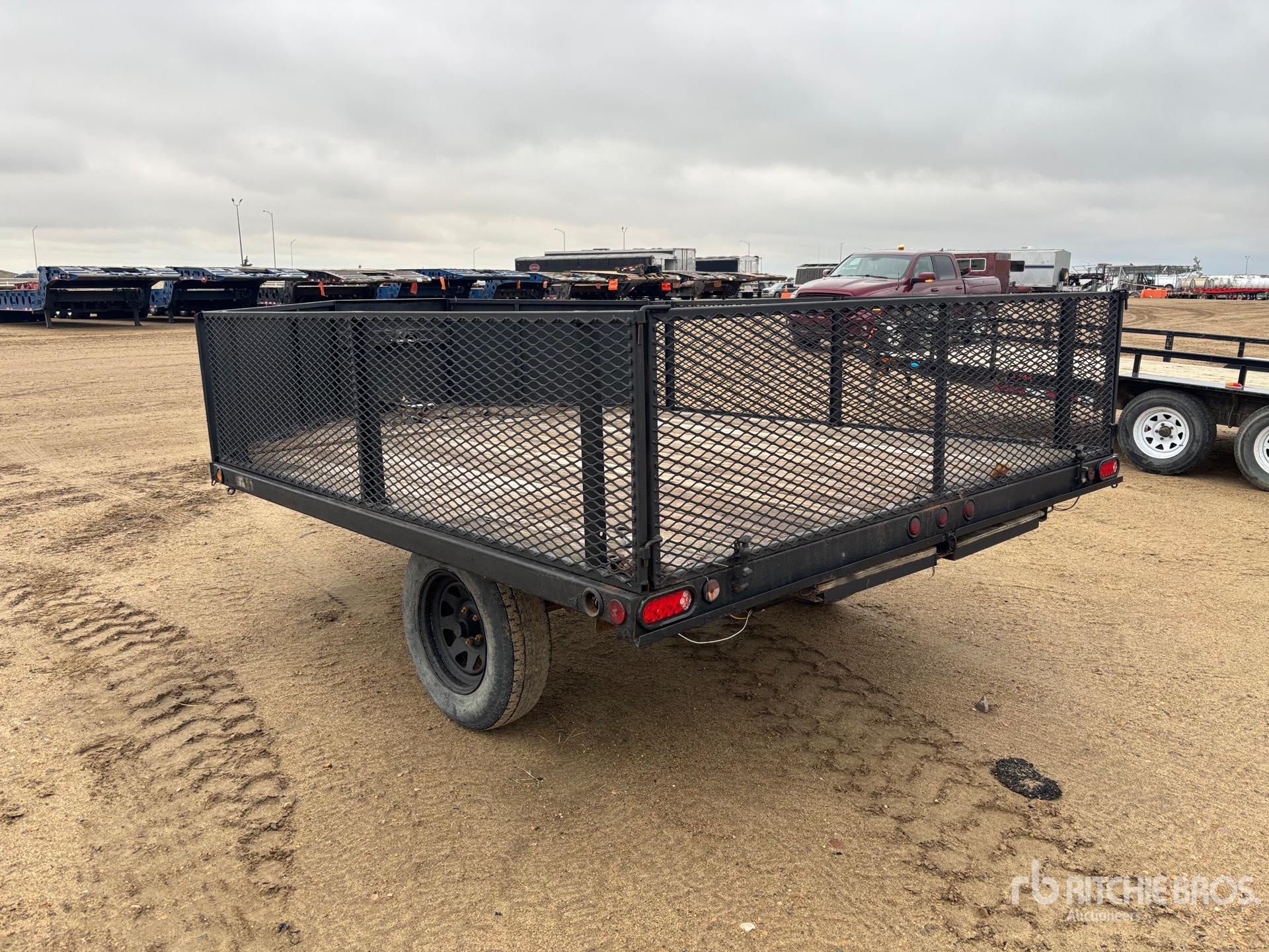 General Appearance with Foto, angolo posteriore sinistro