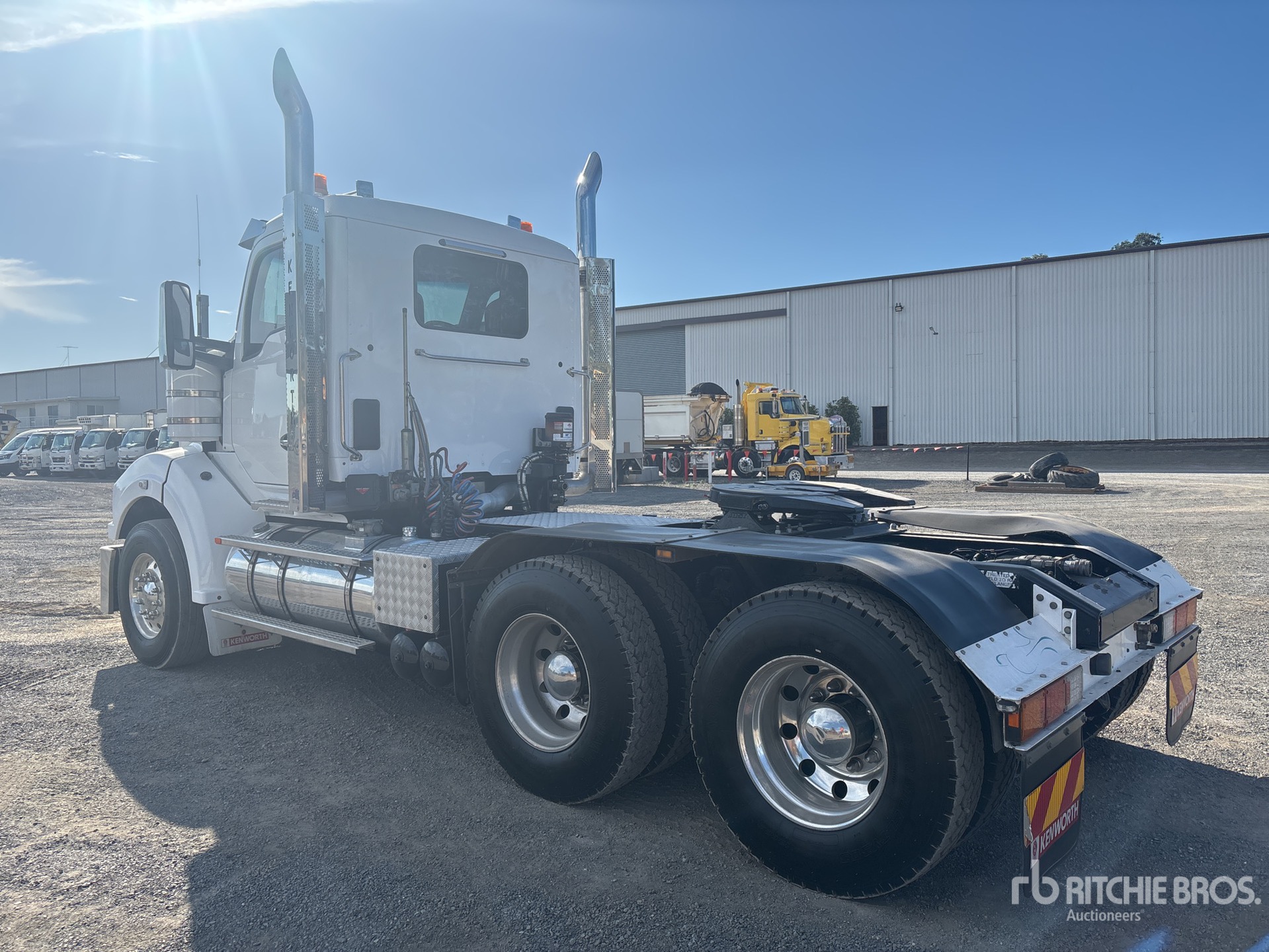 Aspect général with Image, coin arrière droit