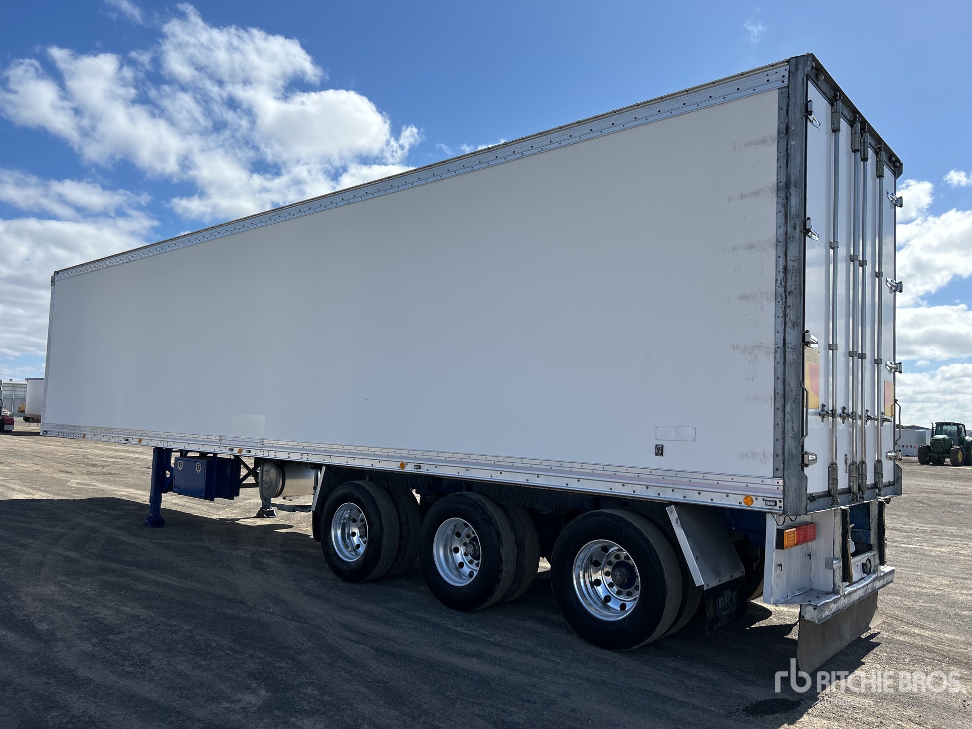 Aspect général with Image, coin arrière droit