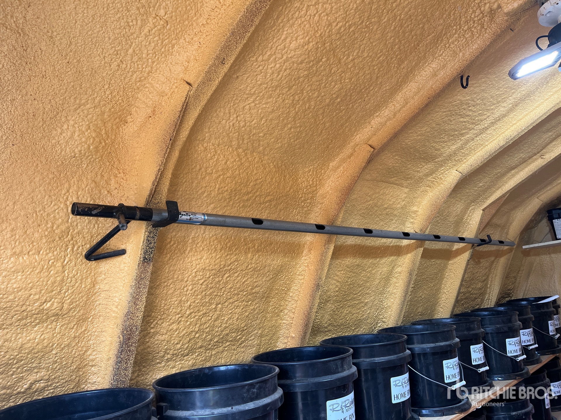 General Appearance with Bild, Ecke vorne links