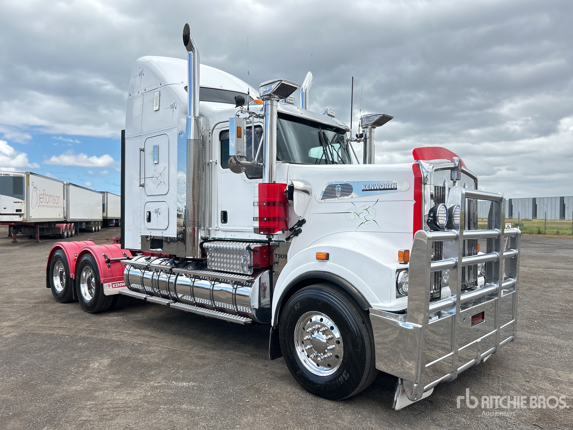 General Appearance with Foto, angolo anteriore sinistro