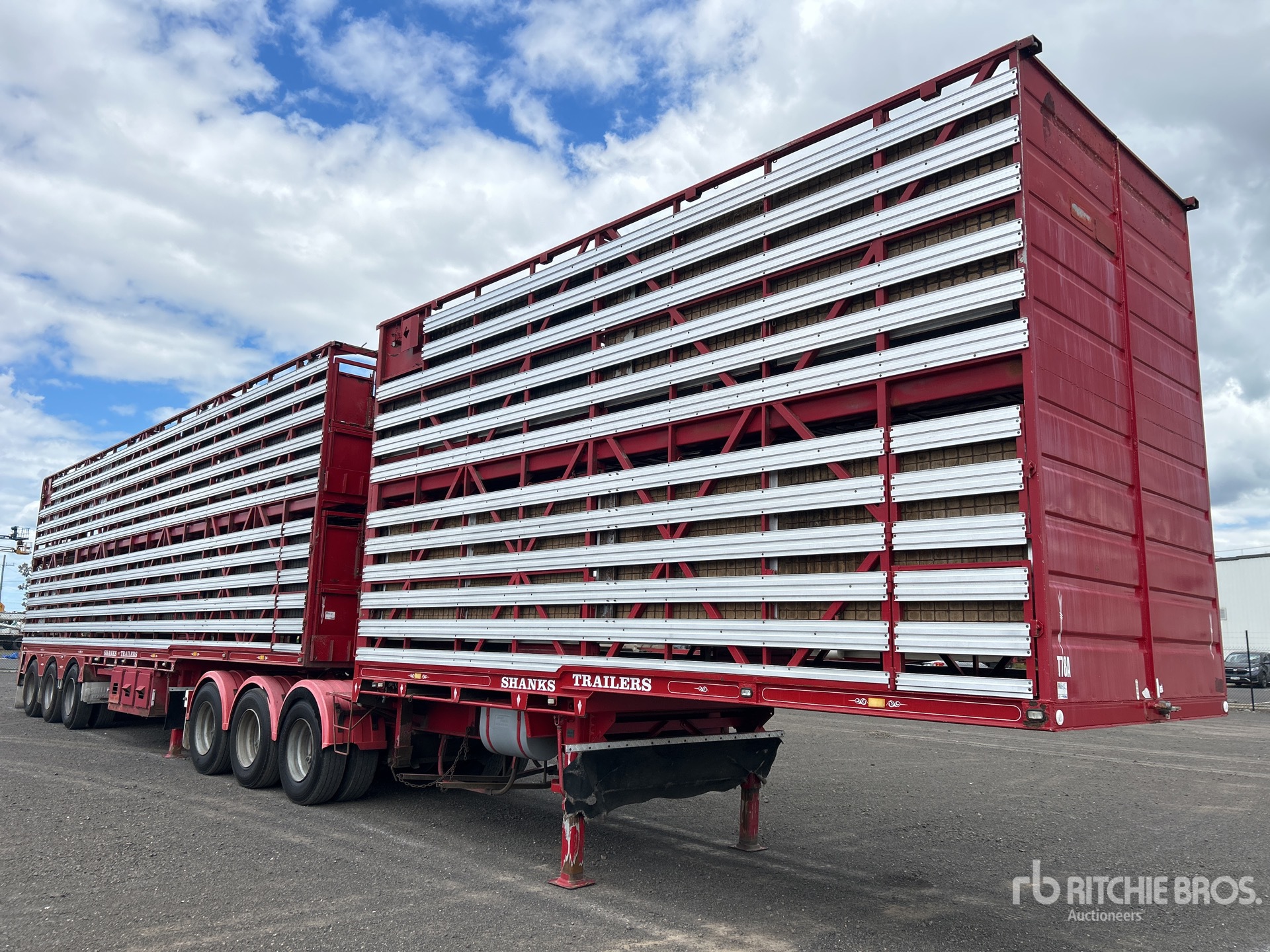 General Appearance with Bild, Ecke vorne links