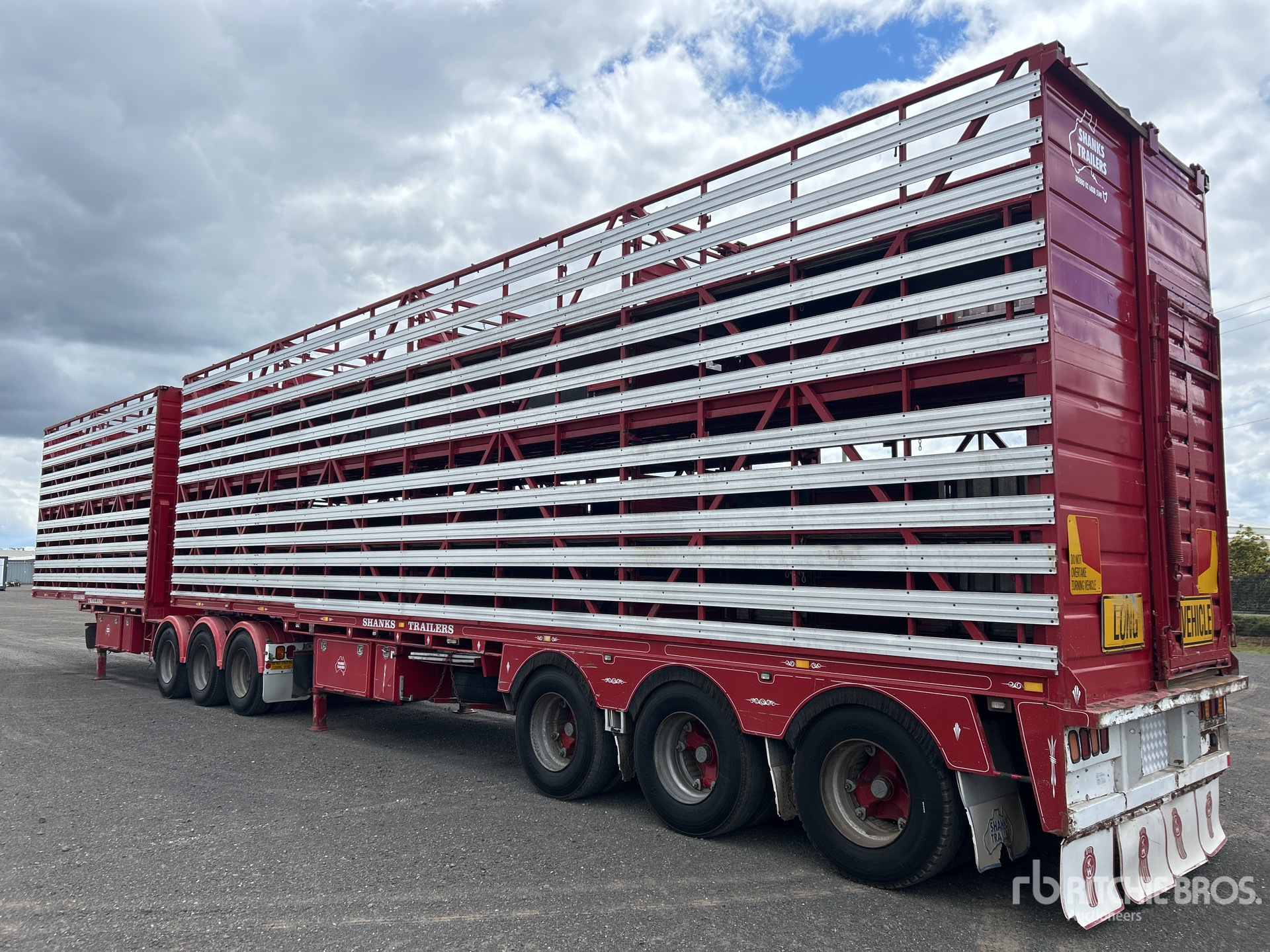 General Appearance with Bild, Ecke hinten rechts