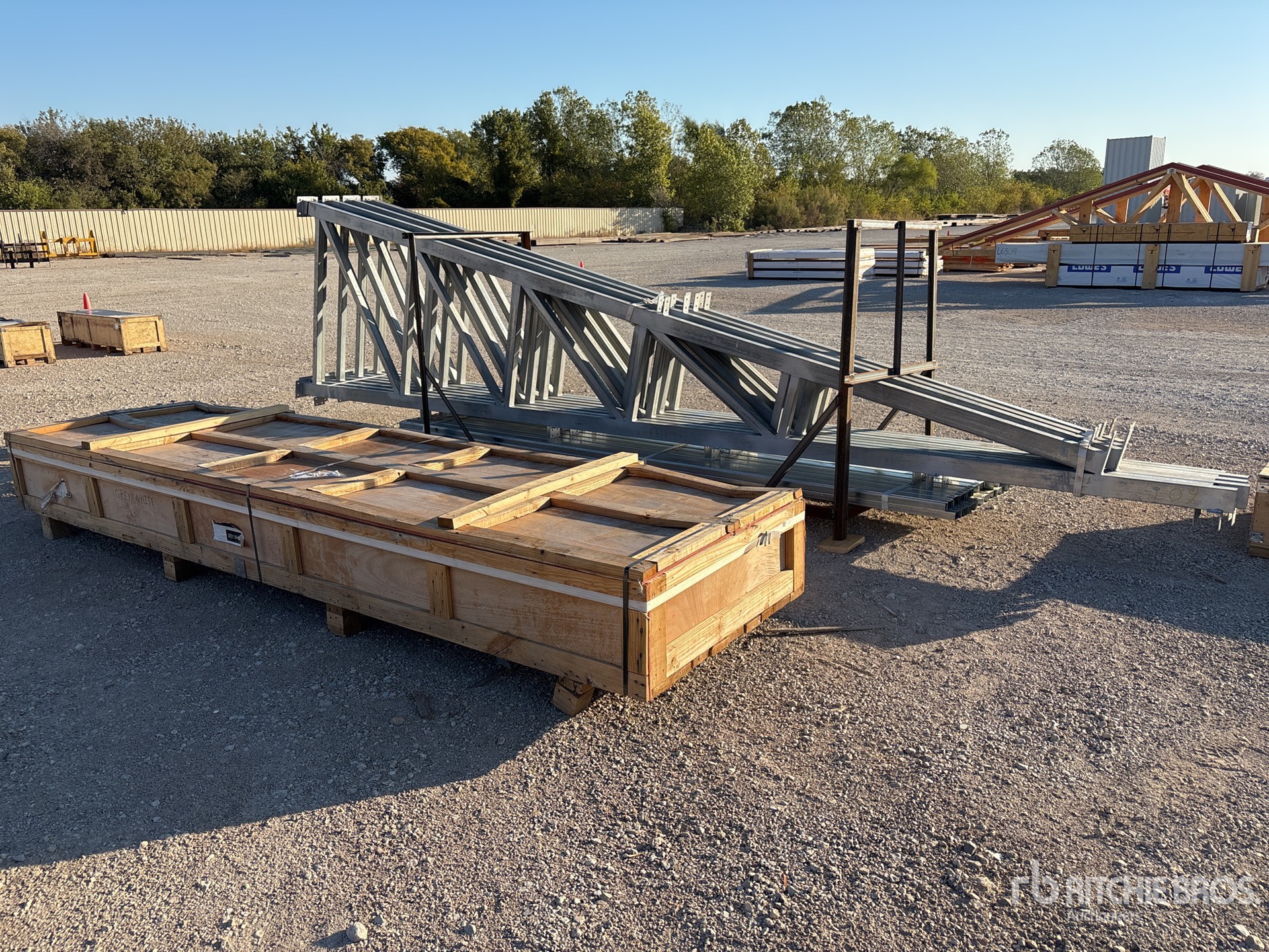 General Appearance with Bild, Ecke vorne links