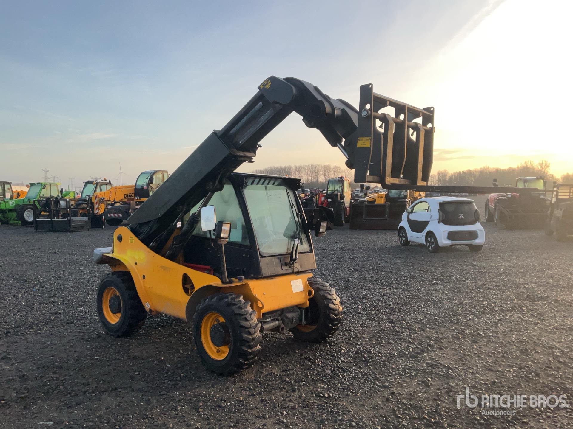 Aspect général with Image, coin avant droit