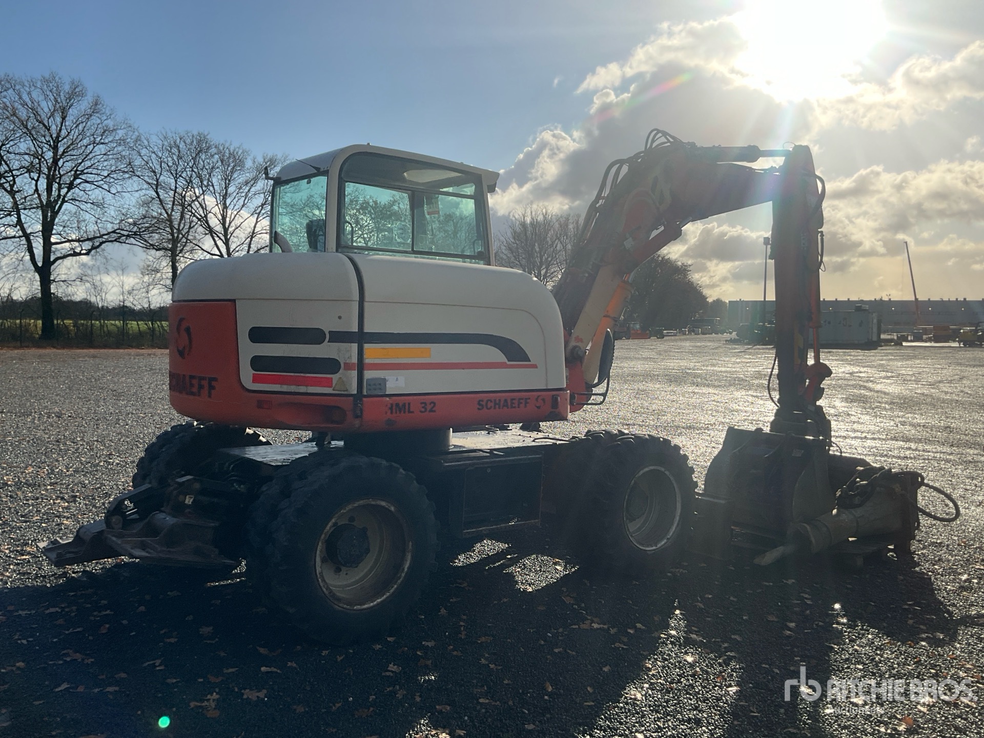 General Appearance with Picture, Right Rear Corner